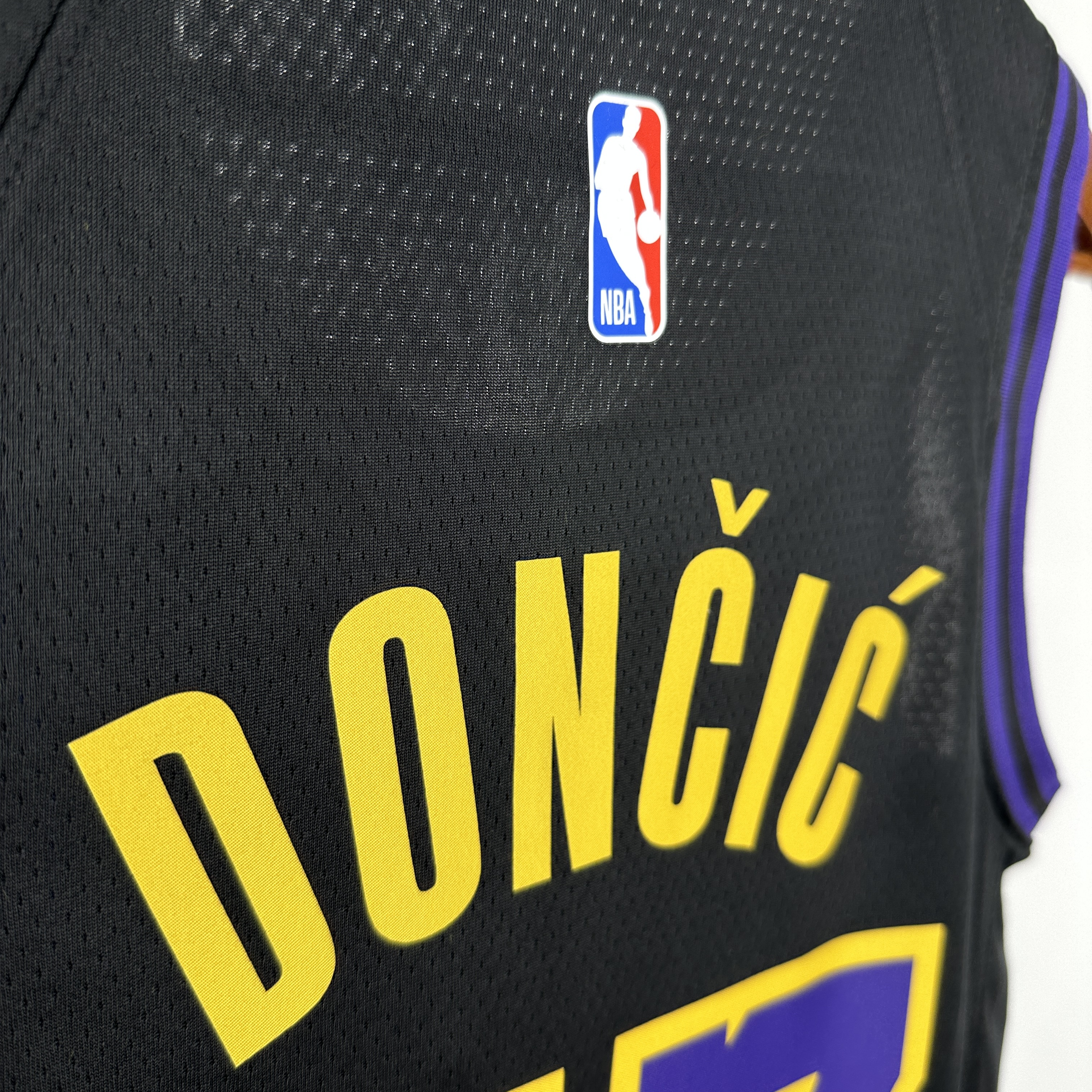 24 Season Lakers City Edition No.77 Dončić