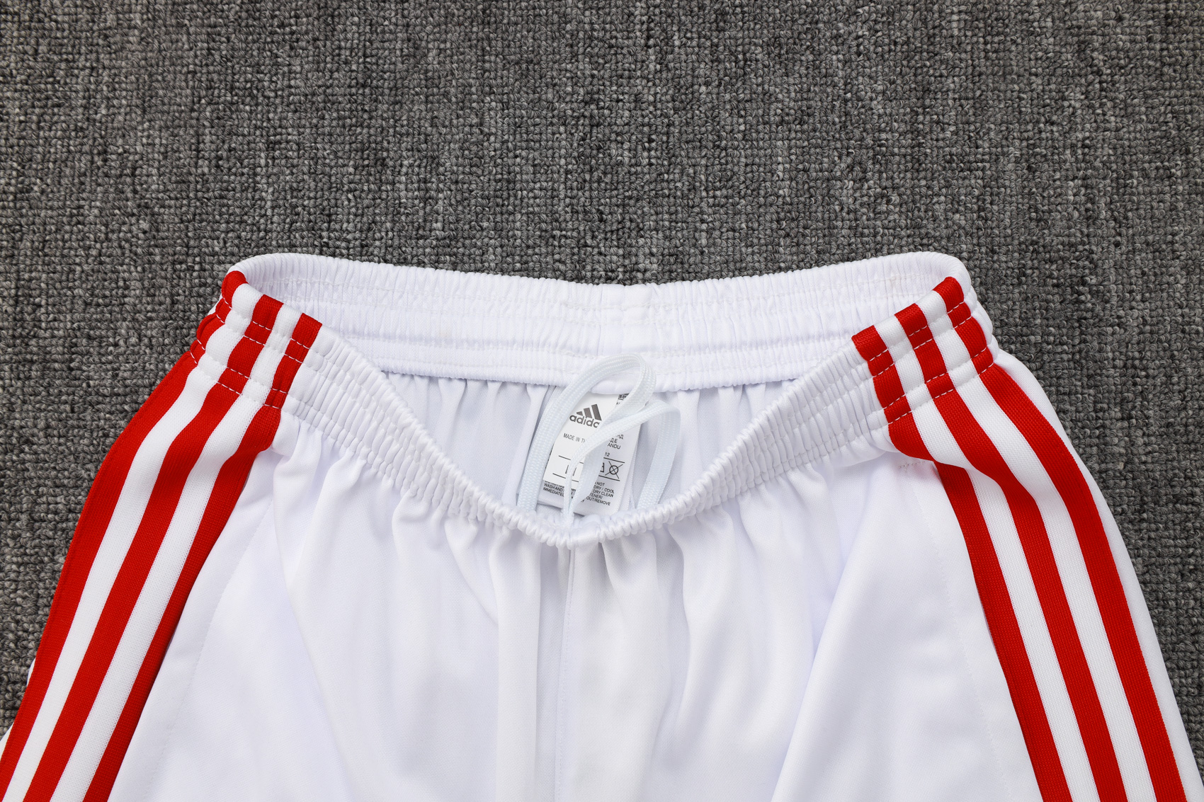Bayern Sleeveless training suit D2536