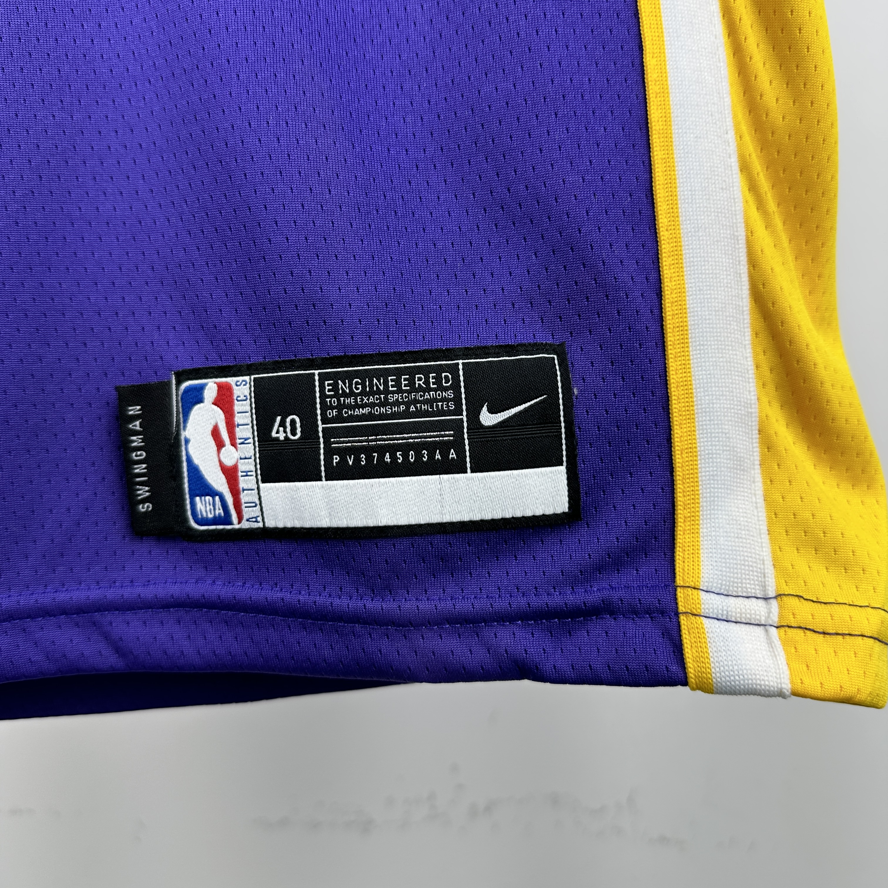 Lakers V-neck No.77 Dončić