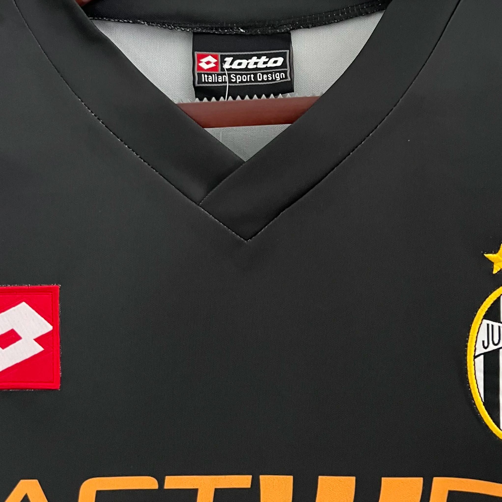 Retro  Juventus 2001/02 Away Black