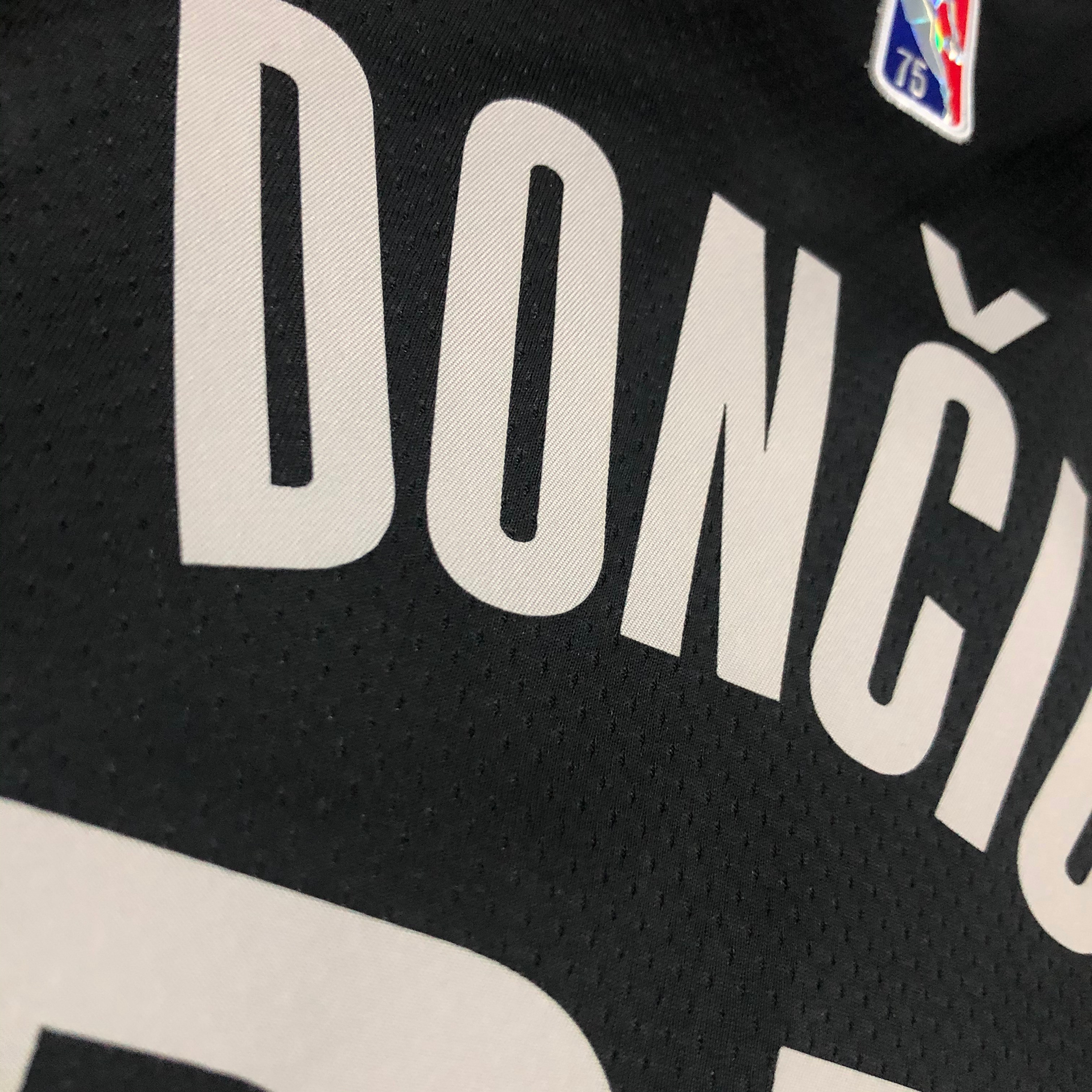 Mavericks Glory Edition  No.77 Dončić