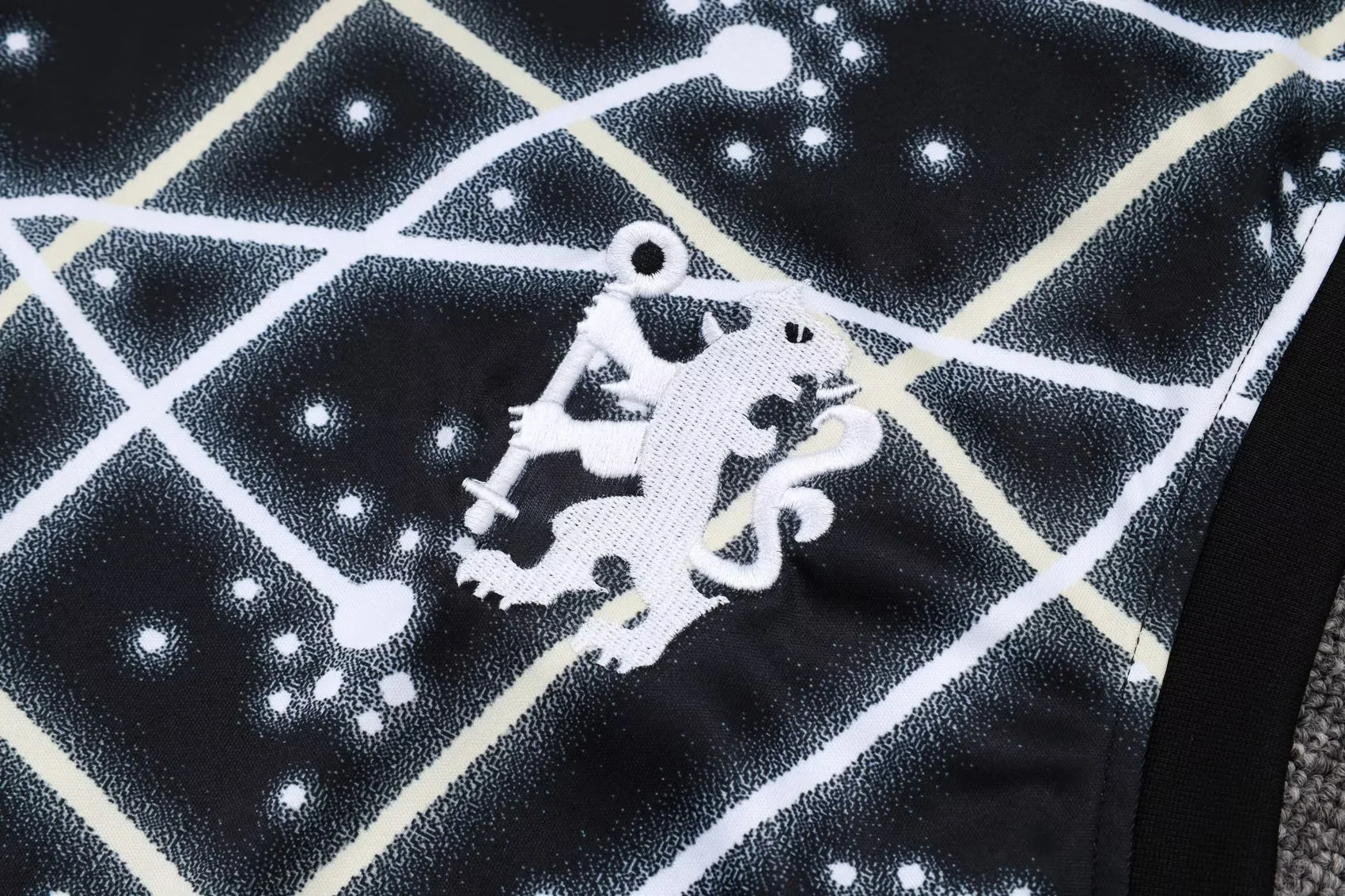 Chelsea Sleevesless Training Suit D25103