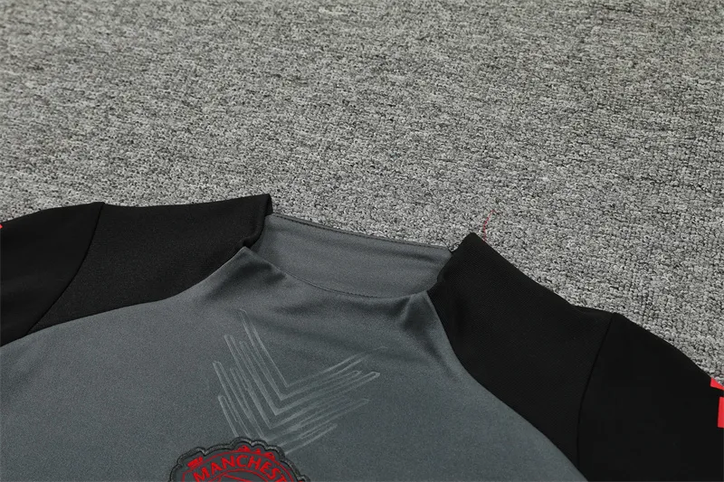 Adult / Kids Manchester United 24/25 training SUIT