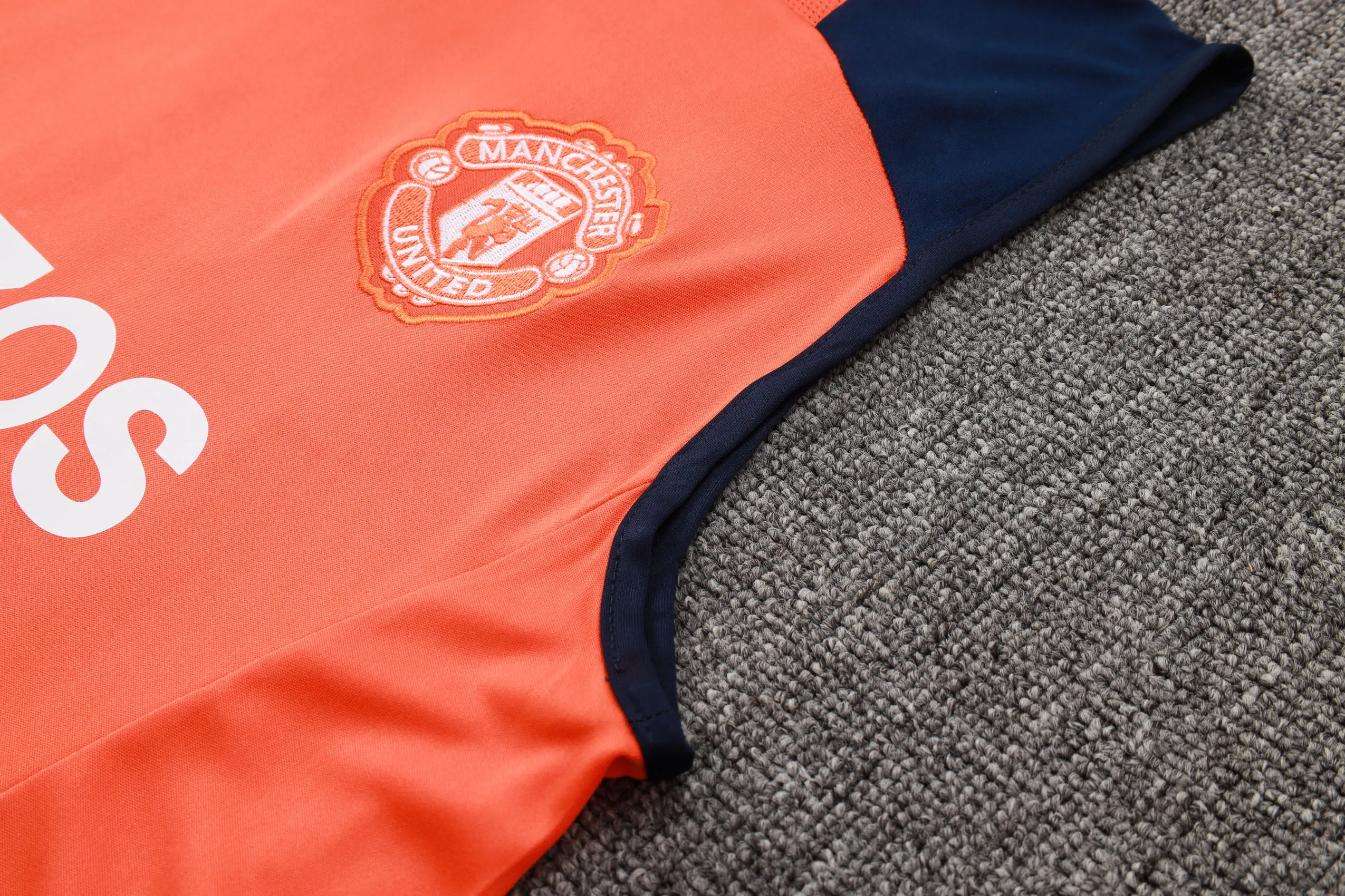 Manchester United  Sleevesless Training Suit D1118