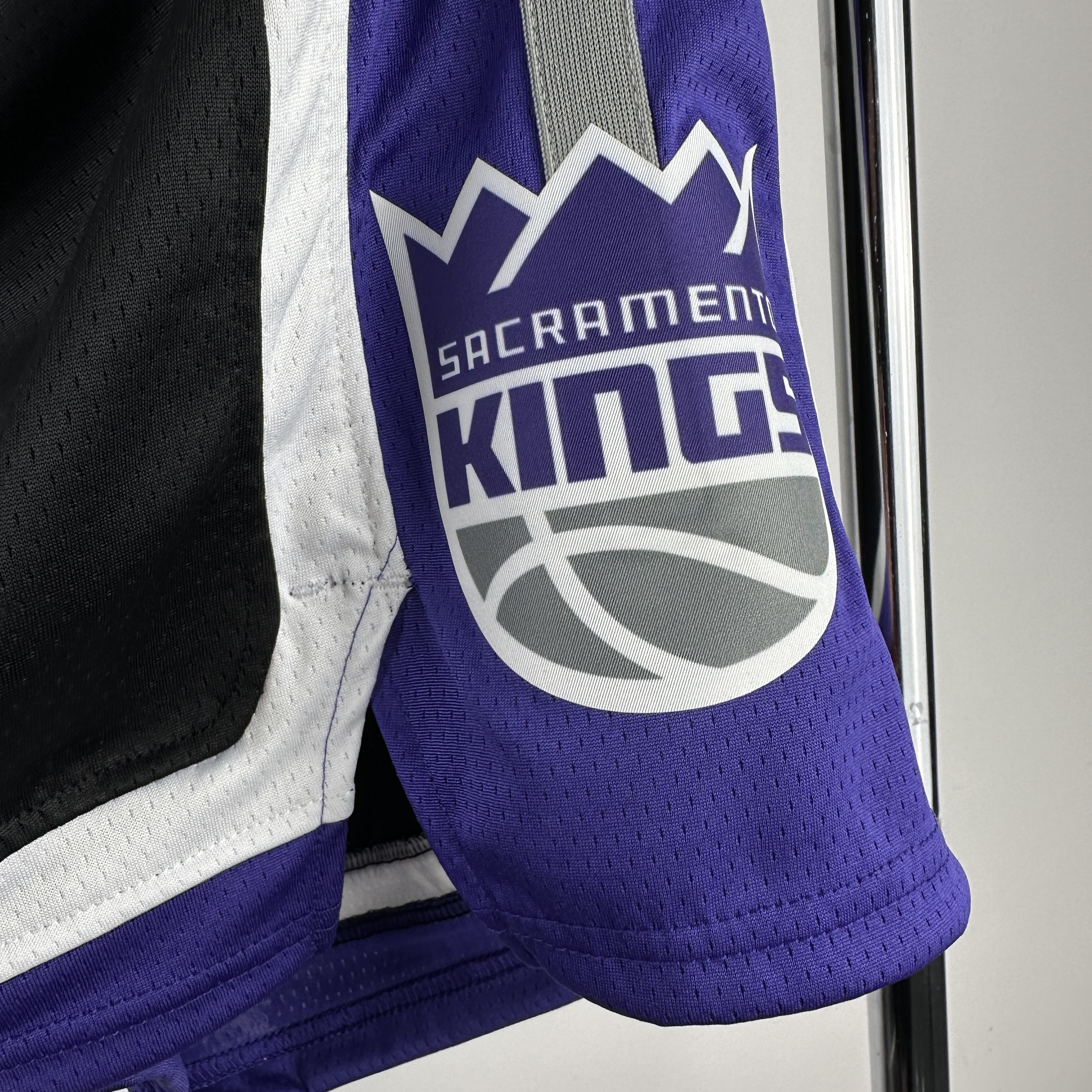 24 SEASON SACRAMENTO KINGS Away shorts