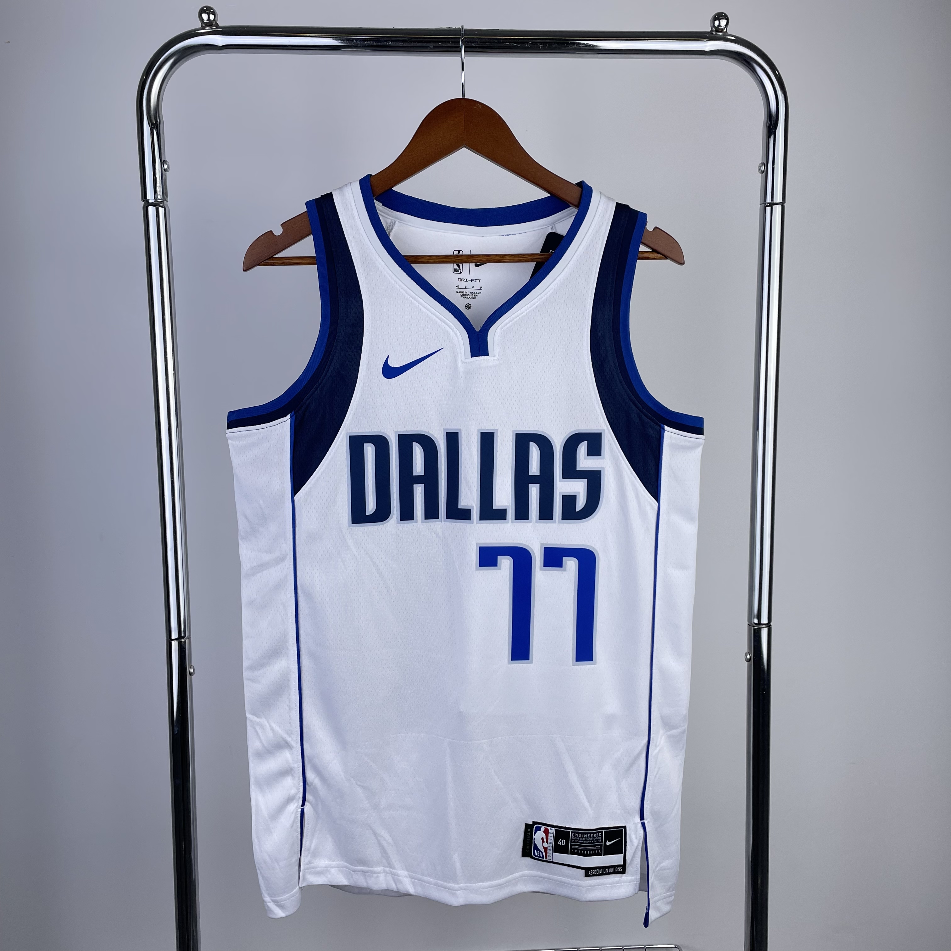23 Season Mavericks White No. 77 Dončić