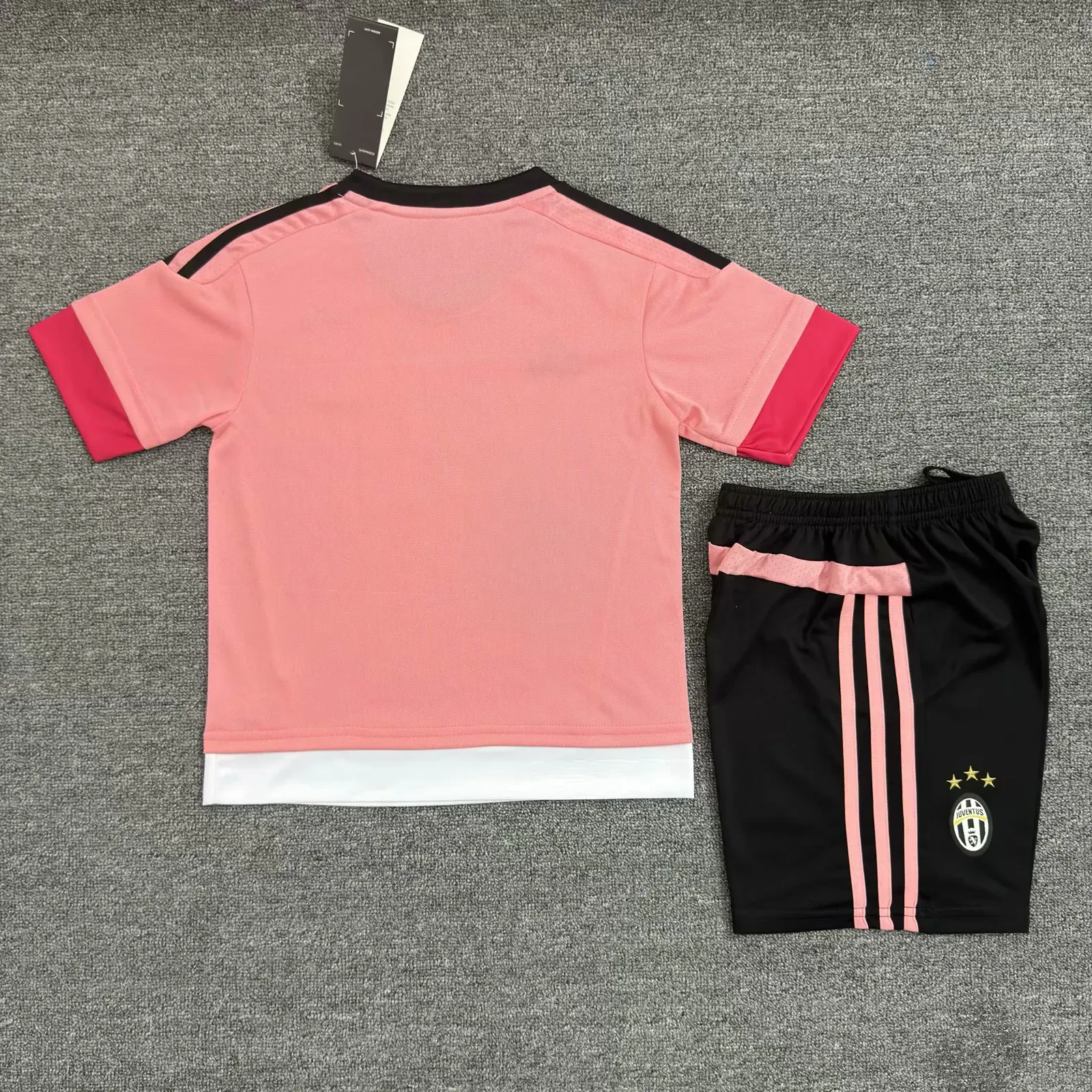 Kids Retro Juventus 15/16 Away Kit 16-28