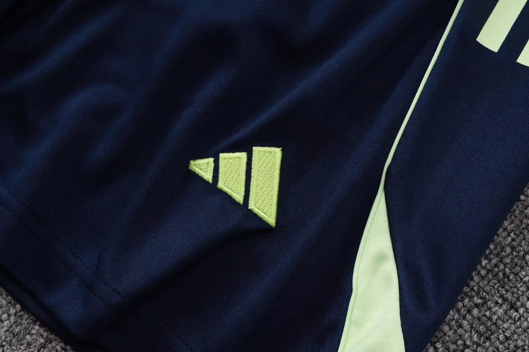 2526 Short Sleeves Training suit  D2561