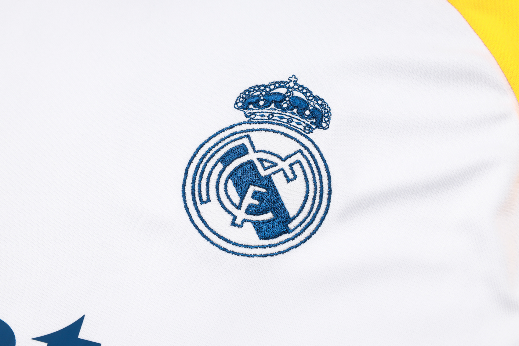 Real Mαdrid 2425 short sleeve white training shirt (with cropped trousers)