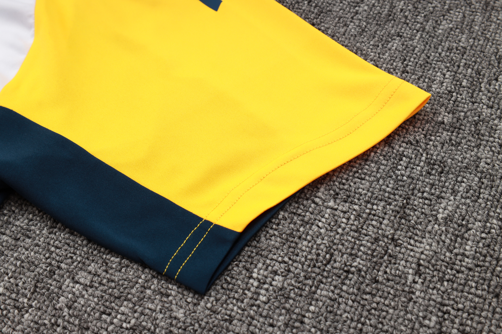 Real Mαdrid 2425 short sleeve white training shirt (with cropped trousers)