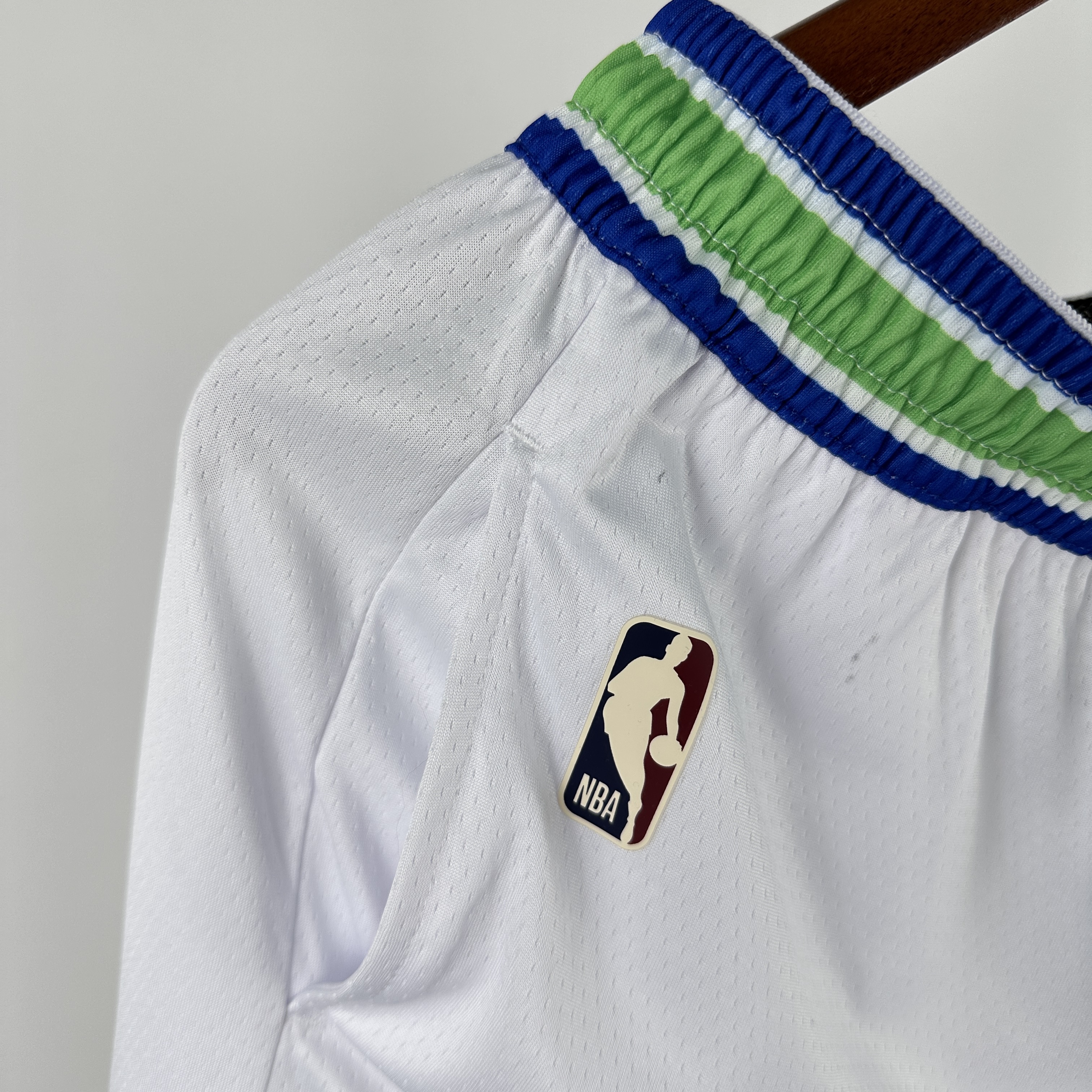 24 SEASON MINNESOTA TIMBERWOLVES WHITE SHORTS