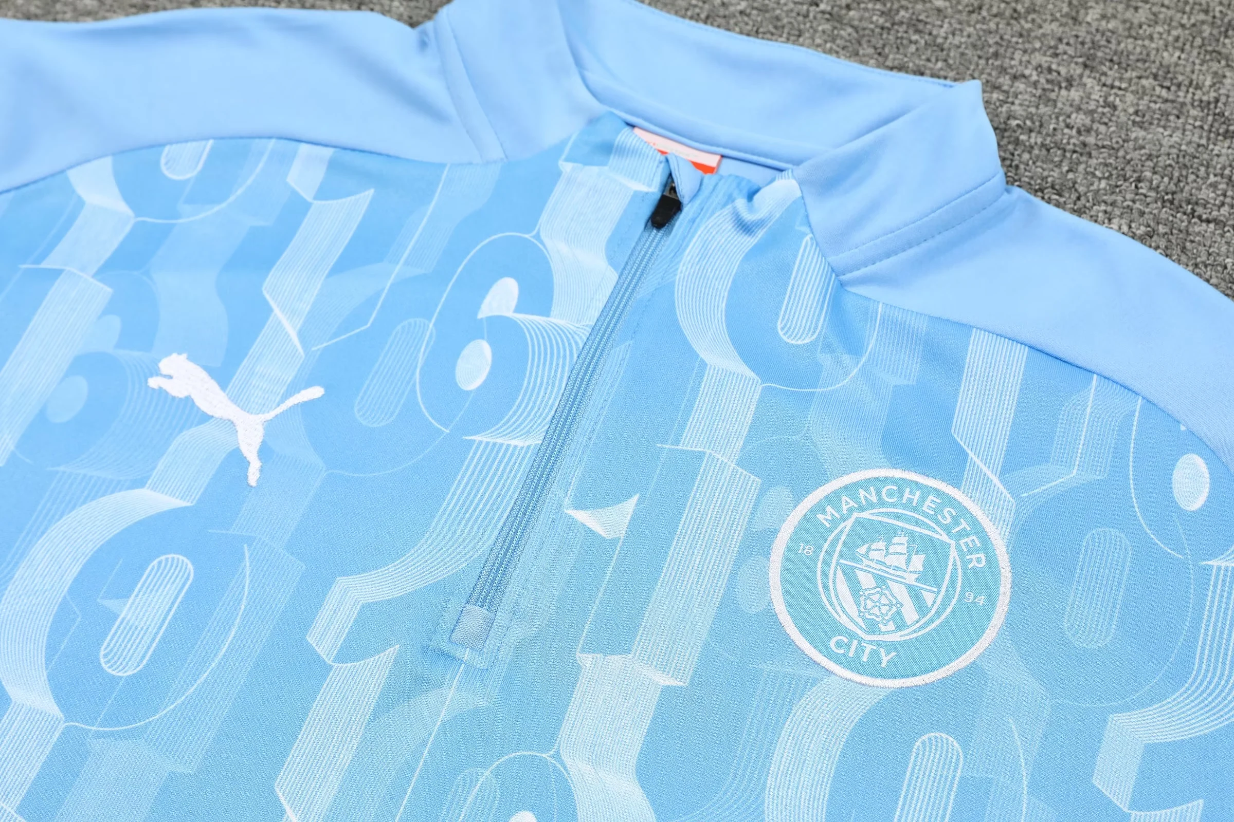 Manchester City 24/25 training SUIT