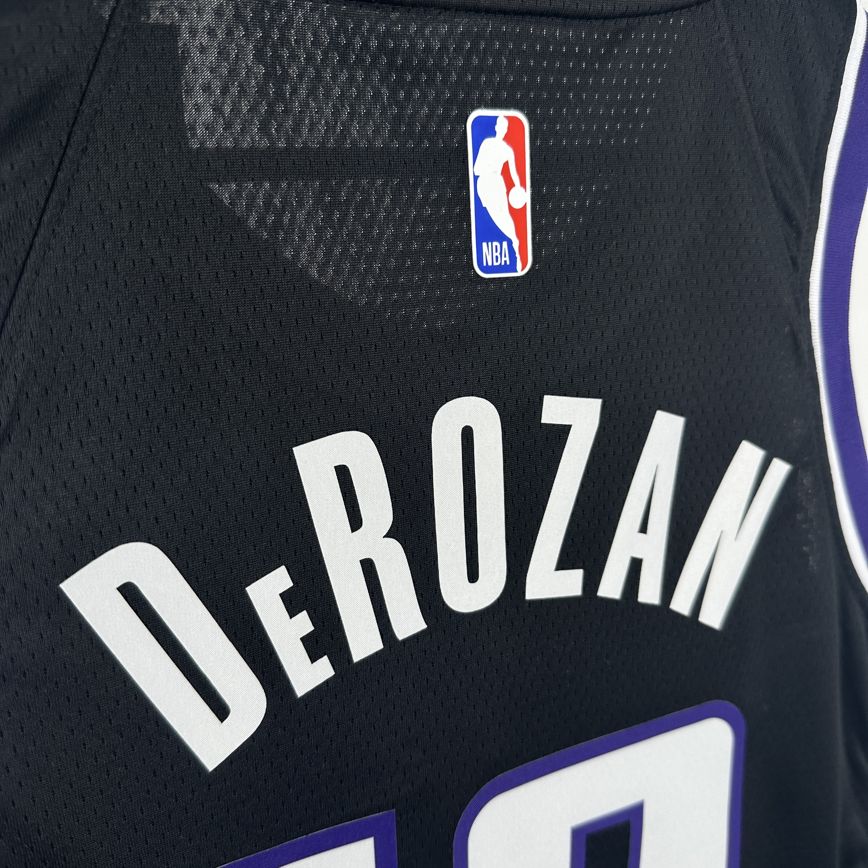 24 SEASON SACRAMENTO KINGS Away  #10 DeROZAN