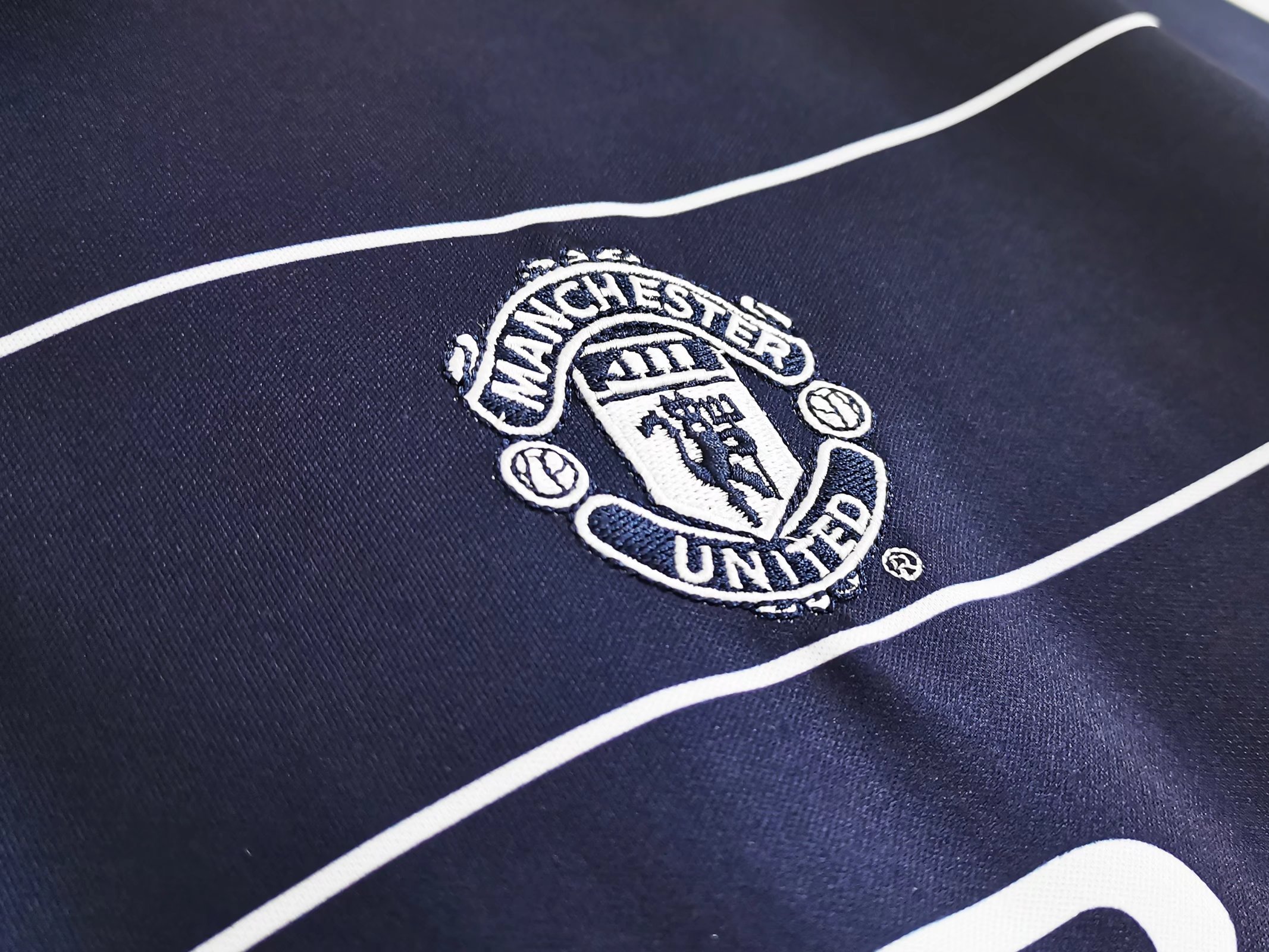 Retro Manchester United 1999 Away