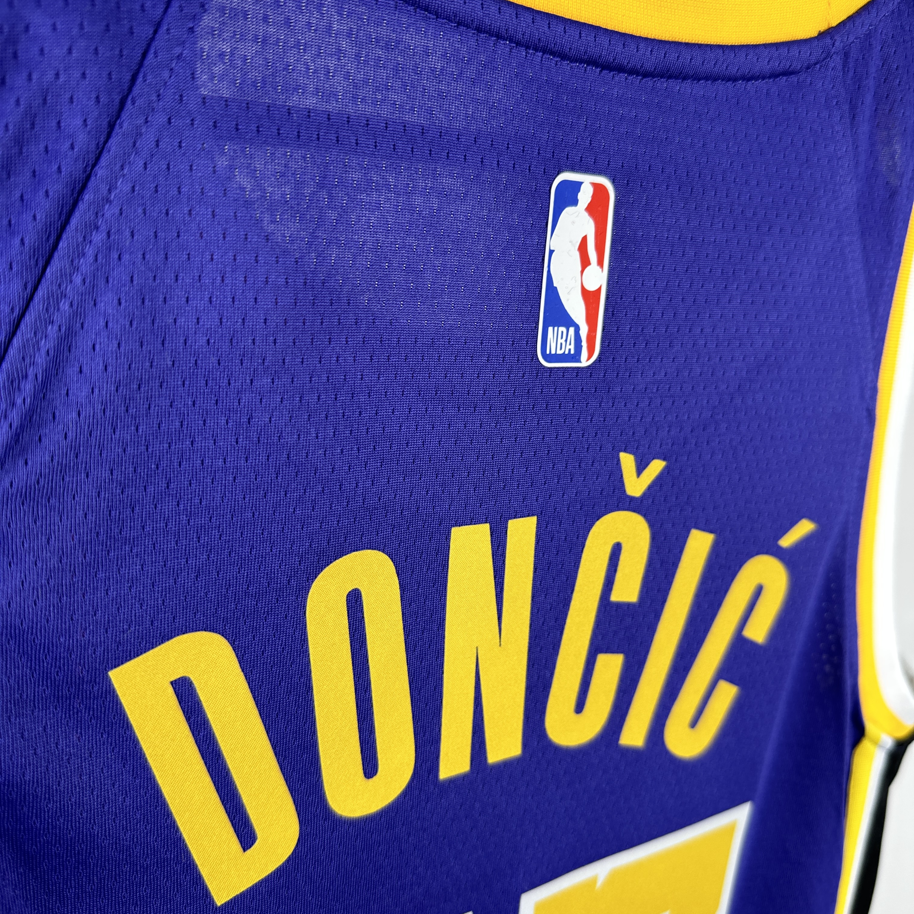 Lakers Flyer Edition No.77 Dončić
