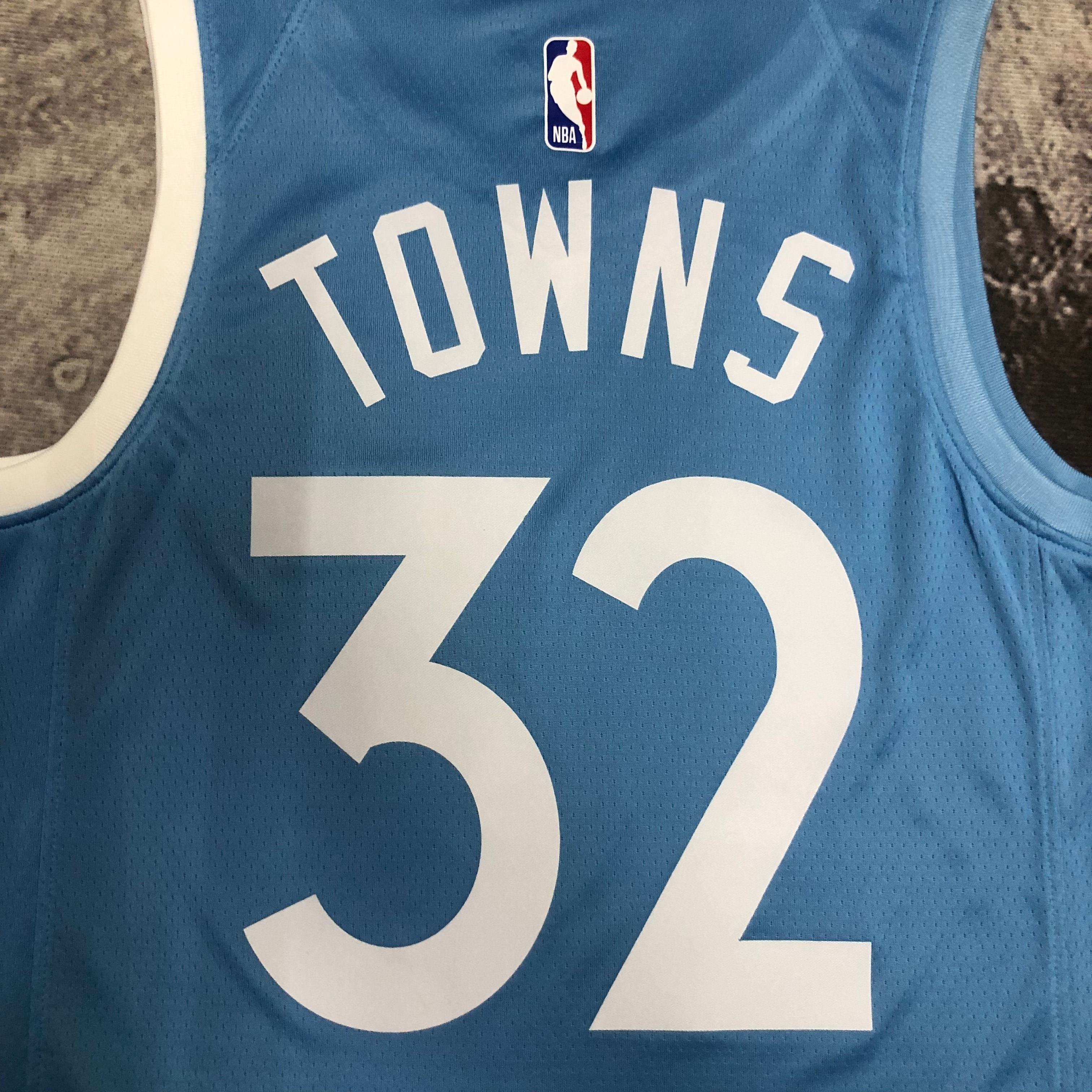 19-20 SEASON MINNESOTA TIMBERWOLVES  NO.32 TOWNS