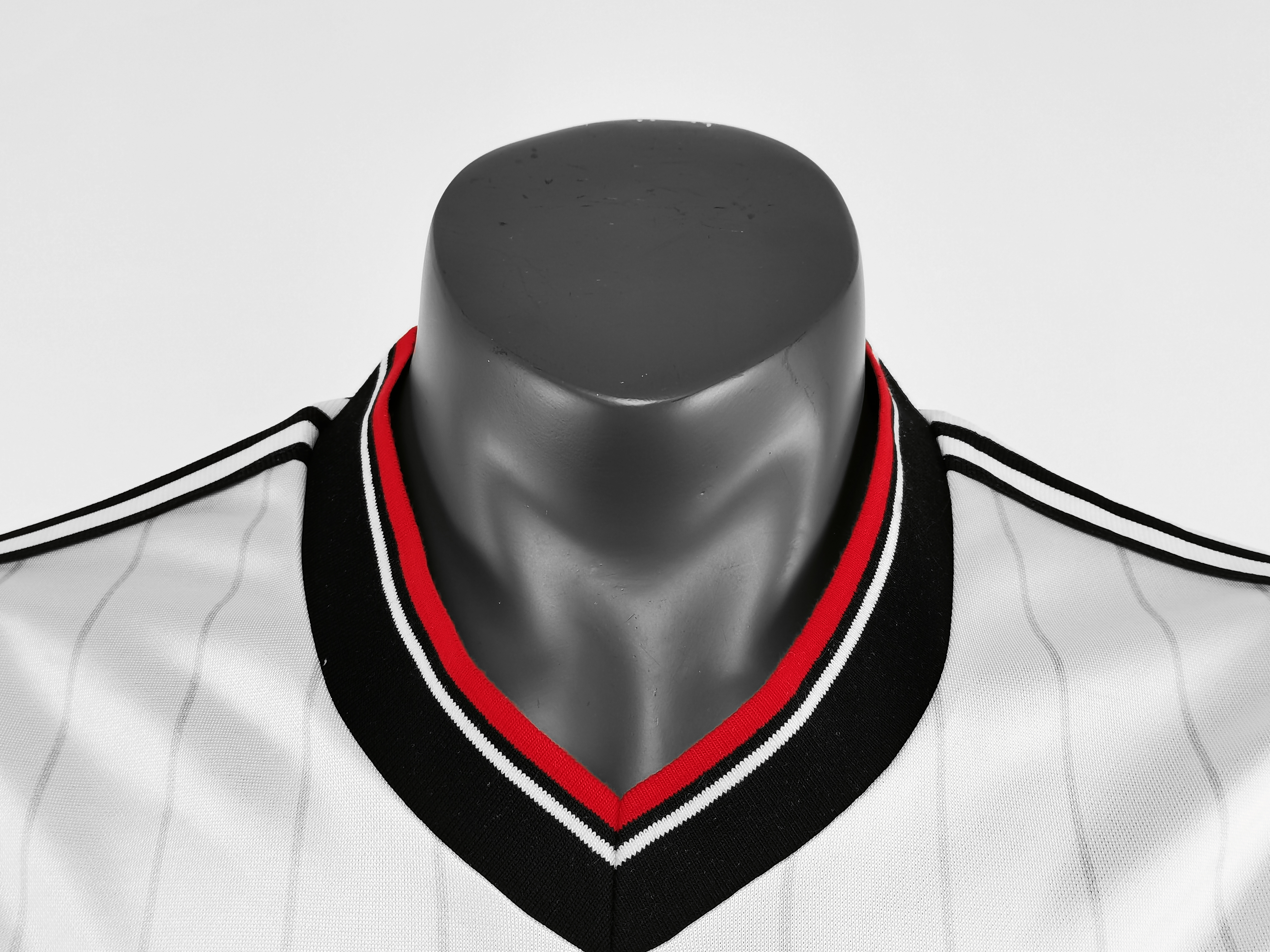 Retro Manchester United 1983 Away