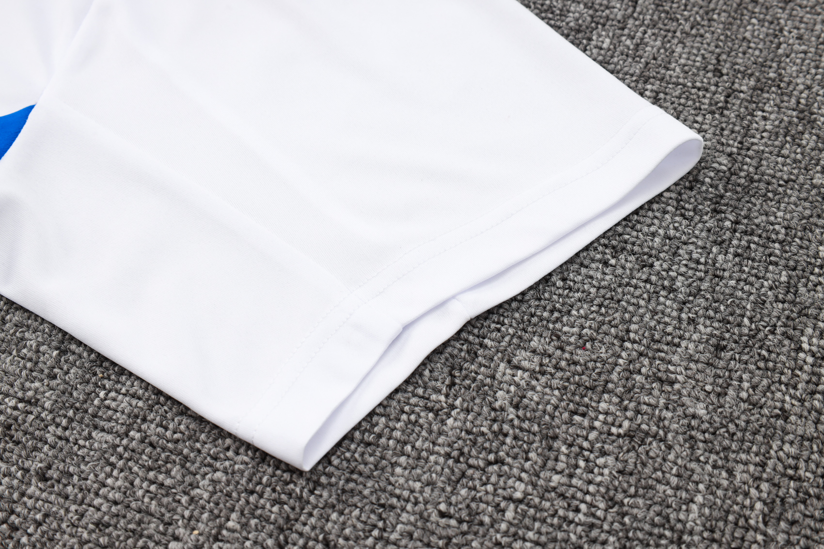 Italy 2425 short sleeve white (with cropped trousers) Traing Suit