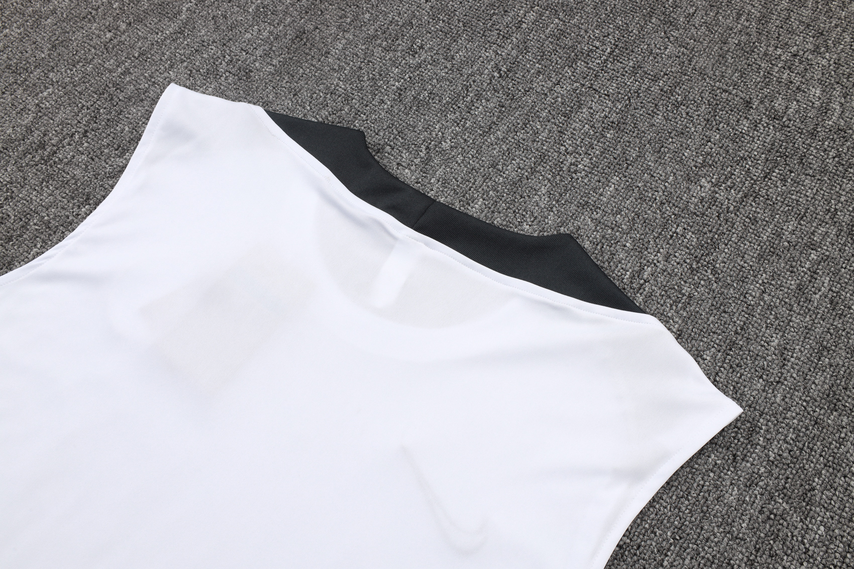 Chelseα Sleeveless training suit D2573