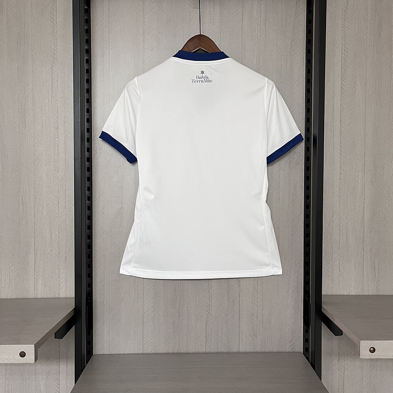 Female  25-26 Bahia Home