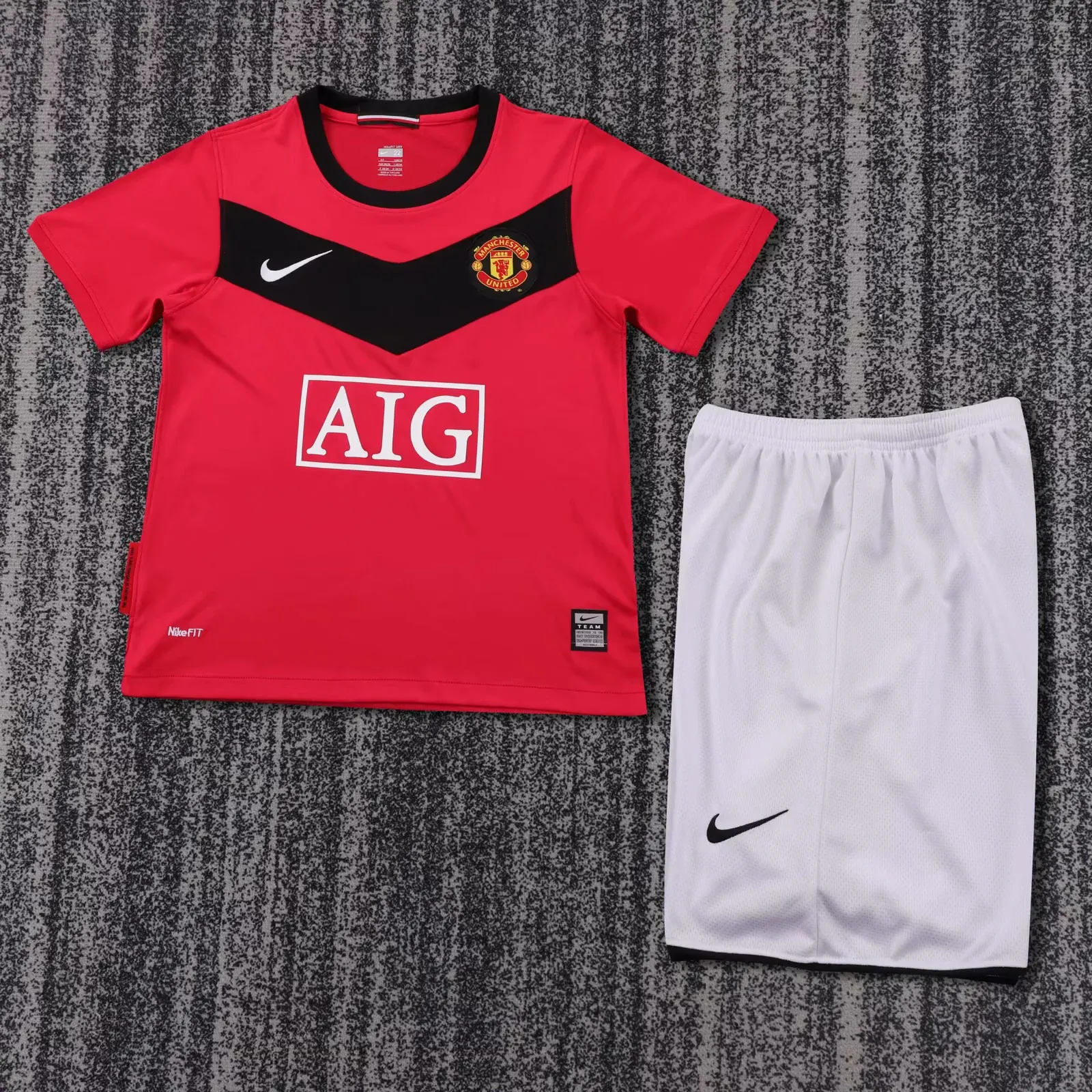 Kids Retro Manchester United 2010/11 Home Kit 16-28