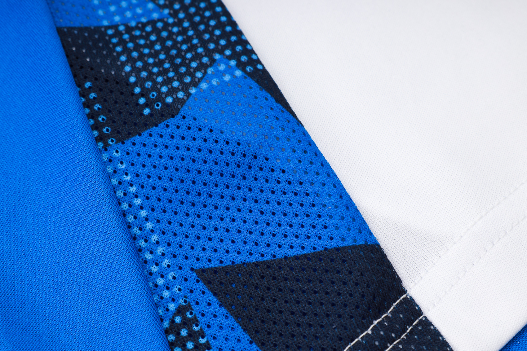 Italy 2425 short sleeve white (with cropped trousers) Traing Suit