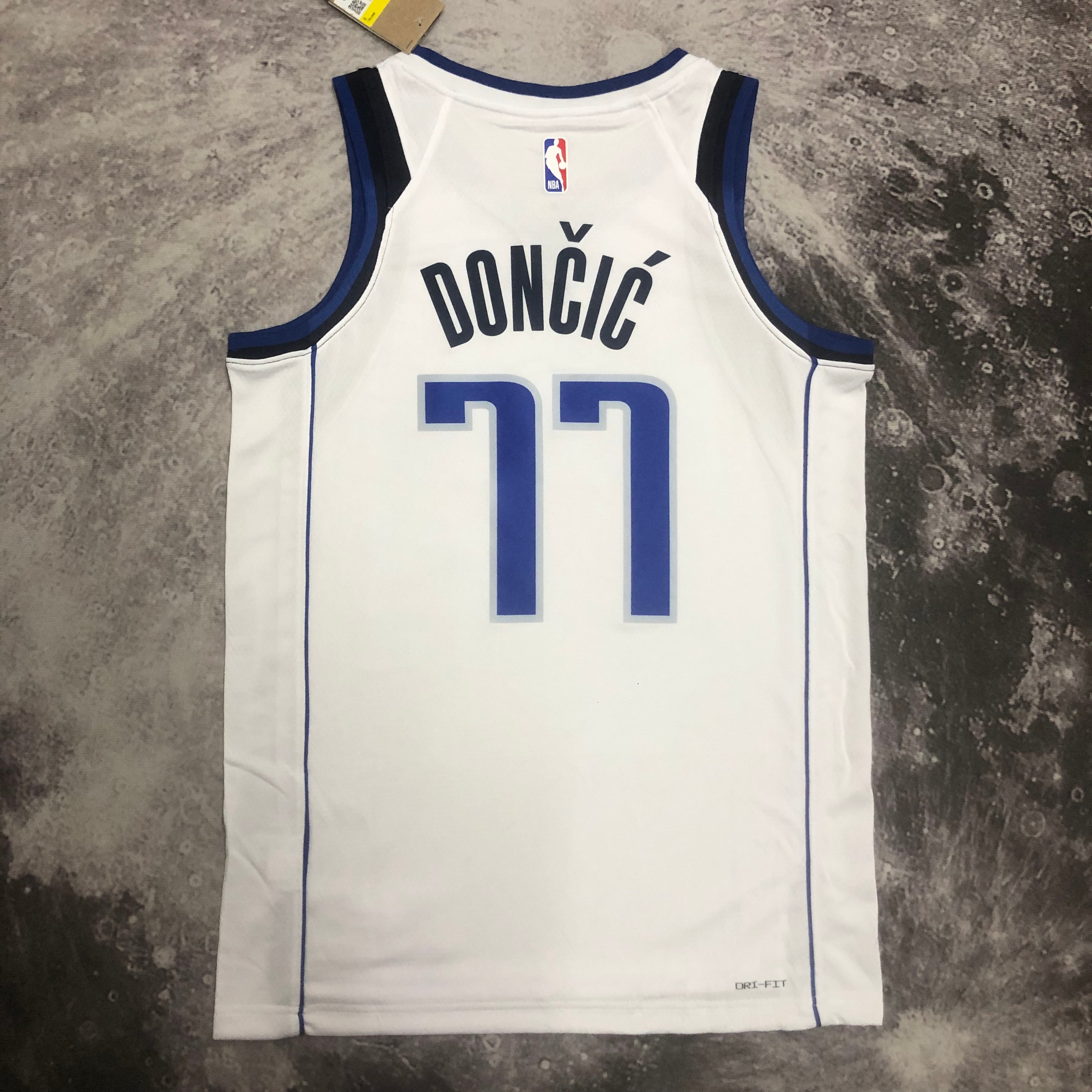 23 Season Mavericks White No. 77 Dončić