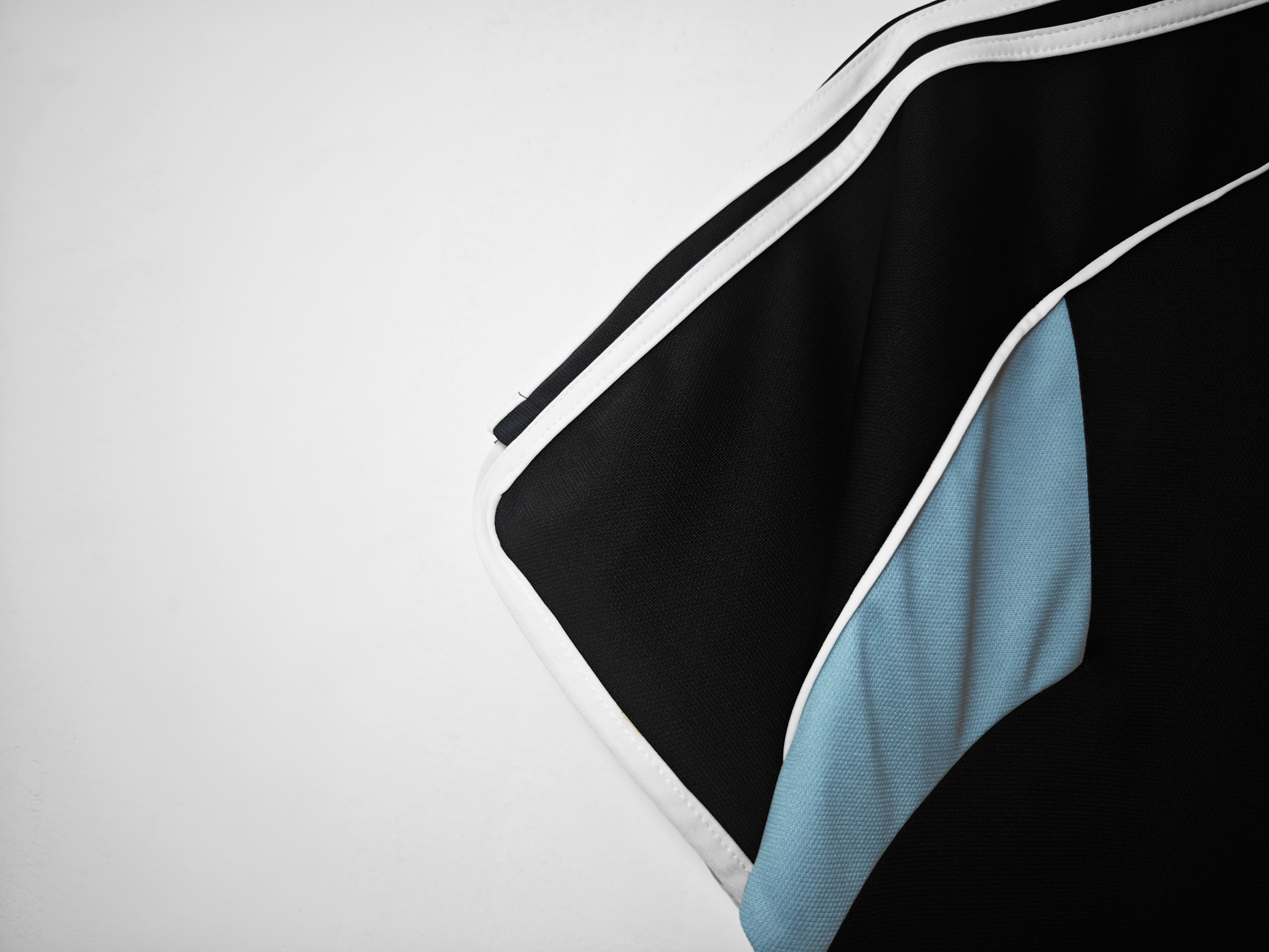 Retro Newcastle 2000/01 Away