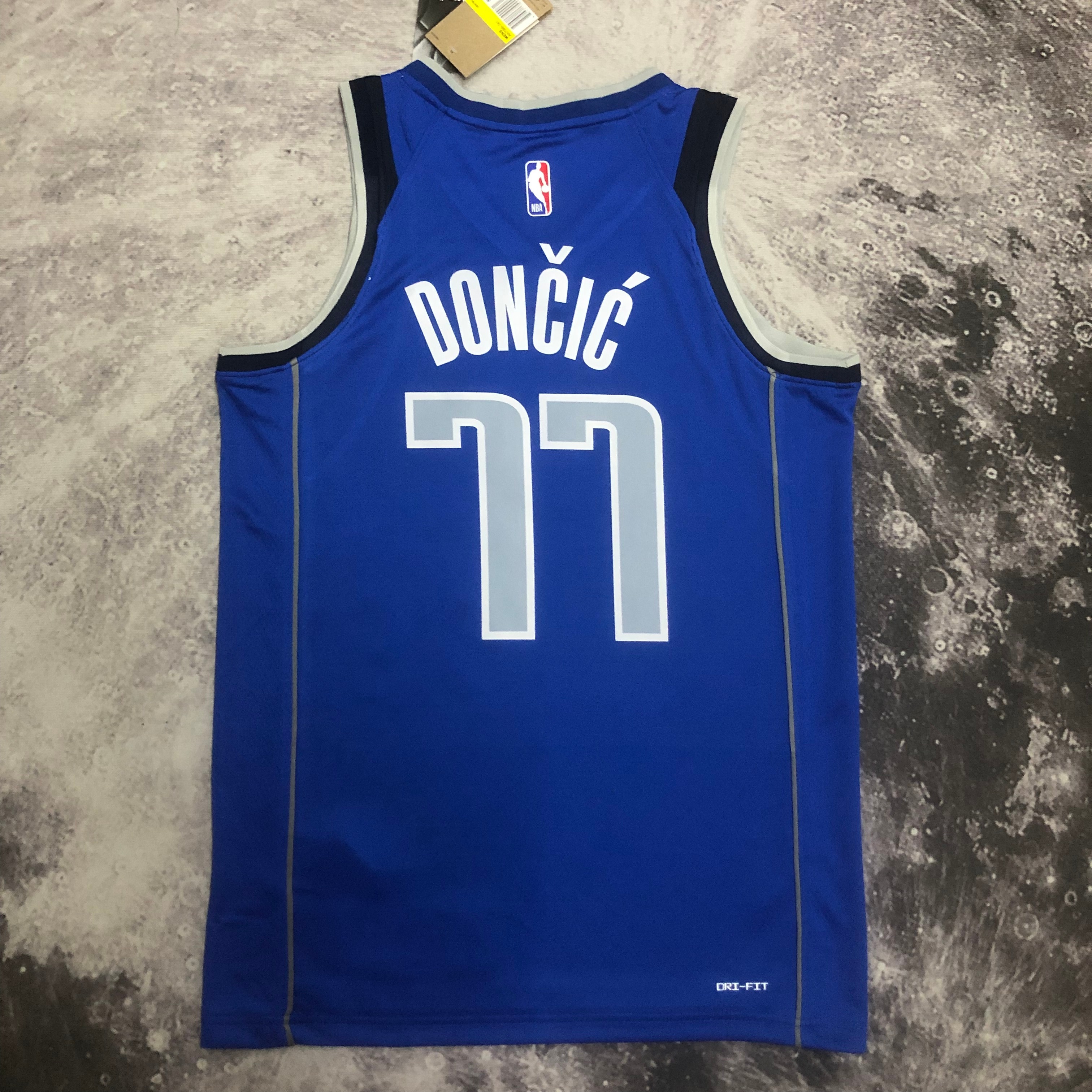 23 Season Mavericks Blue No. 77 Dončić