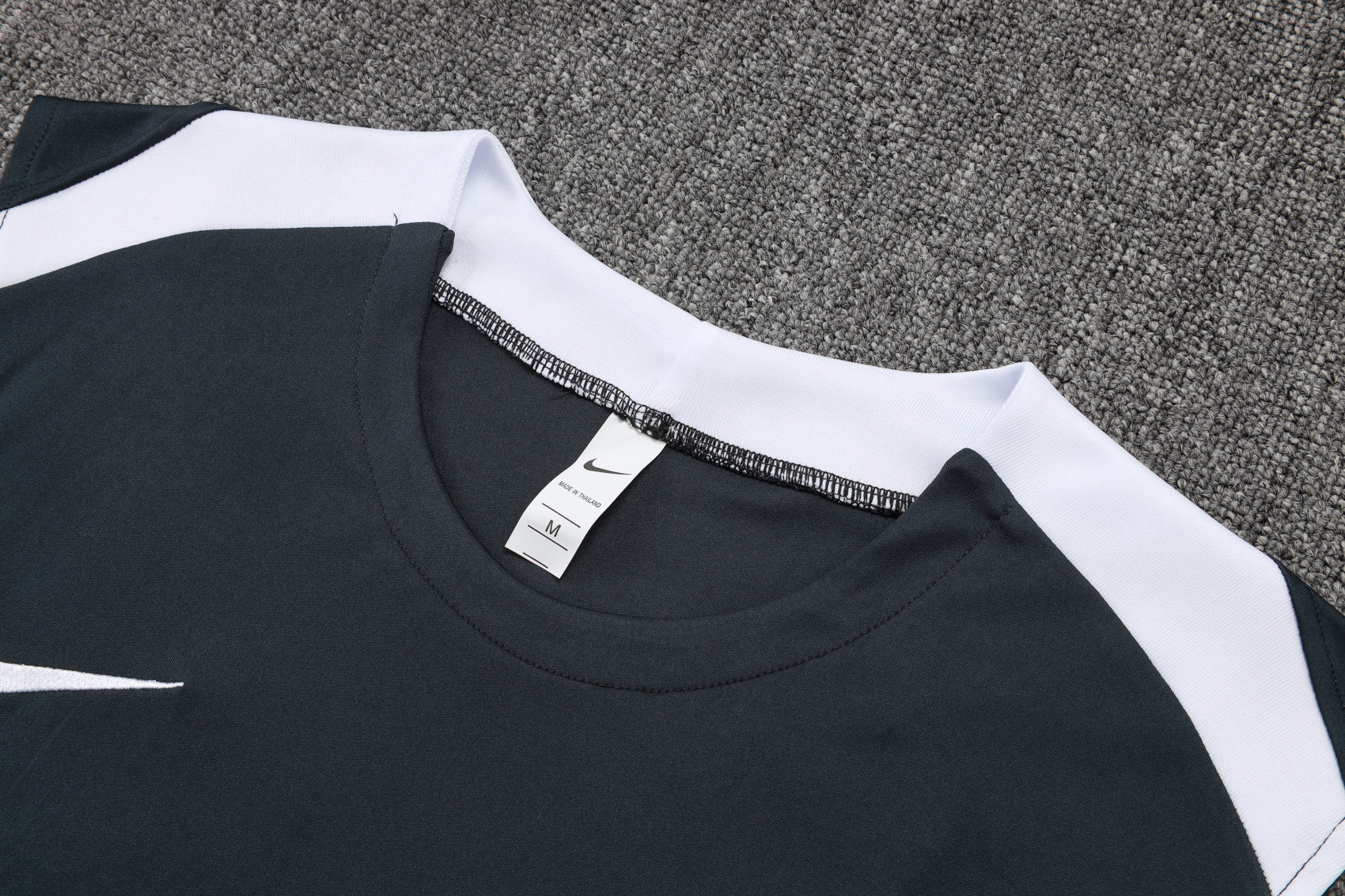 Chelseα Sleeveless training suit D2575