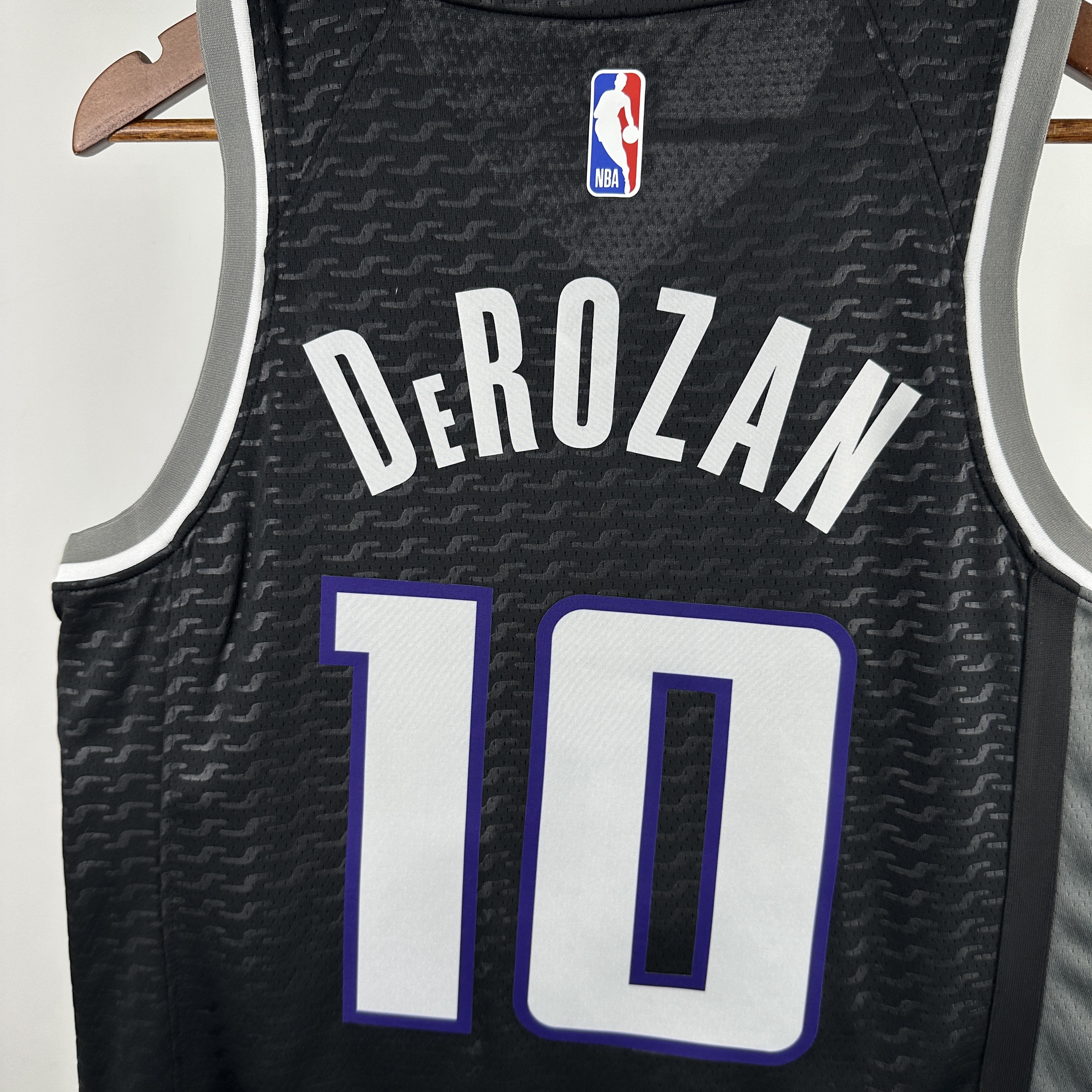 23 SEASON SACRAMENTO KINGS FLYER  #10 DeROZAN