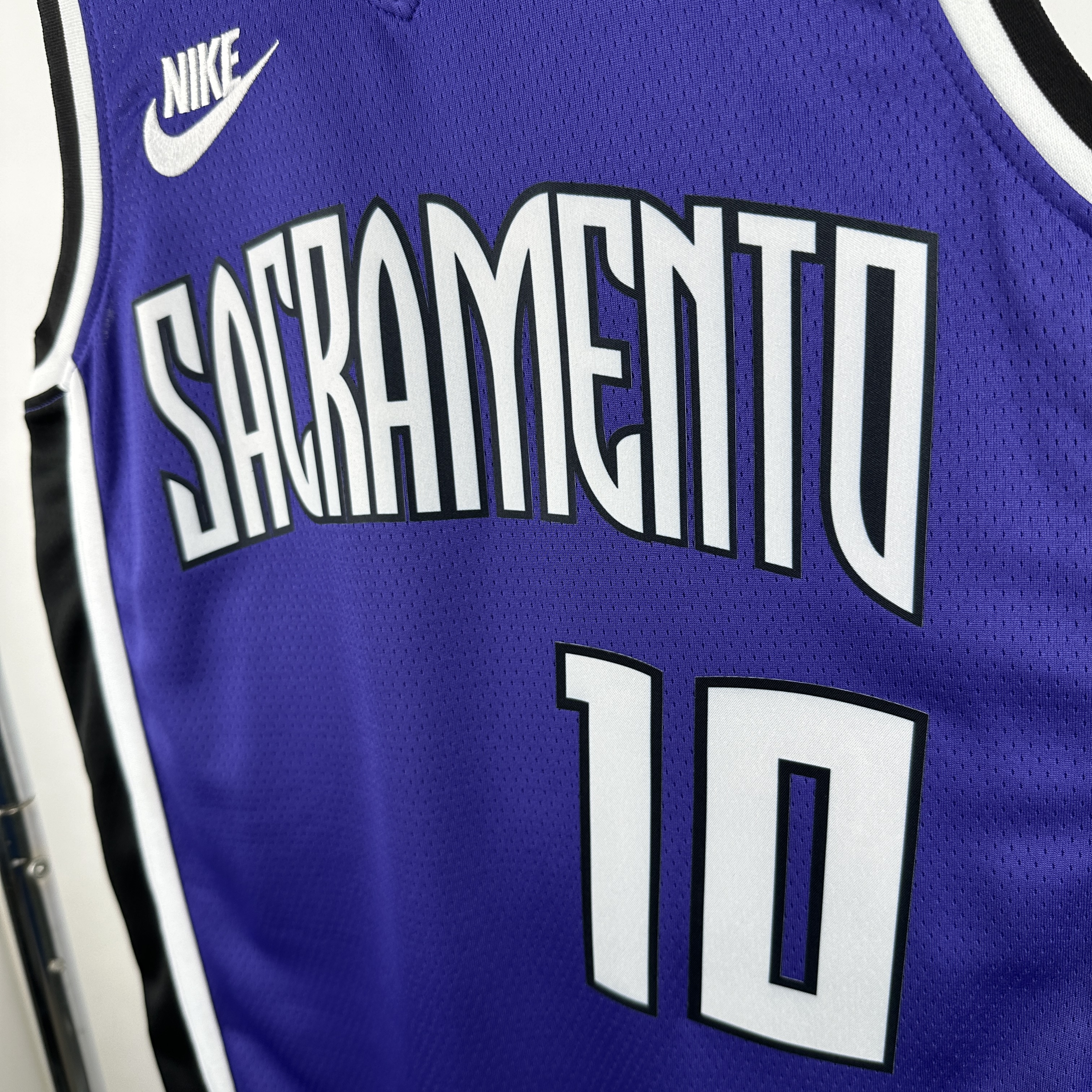 25 SEASON SACRAMENTO KINGS  #10 DeROZAN