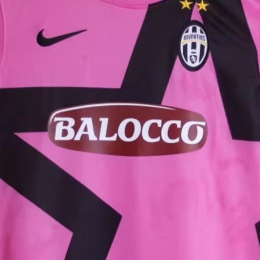 Retro Juventus 2011/12 Away Pink