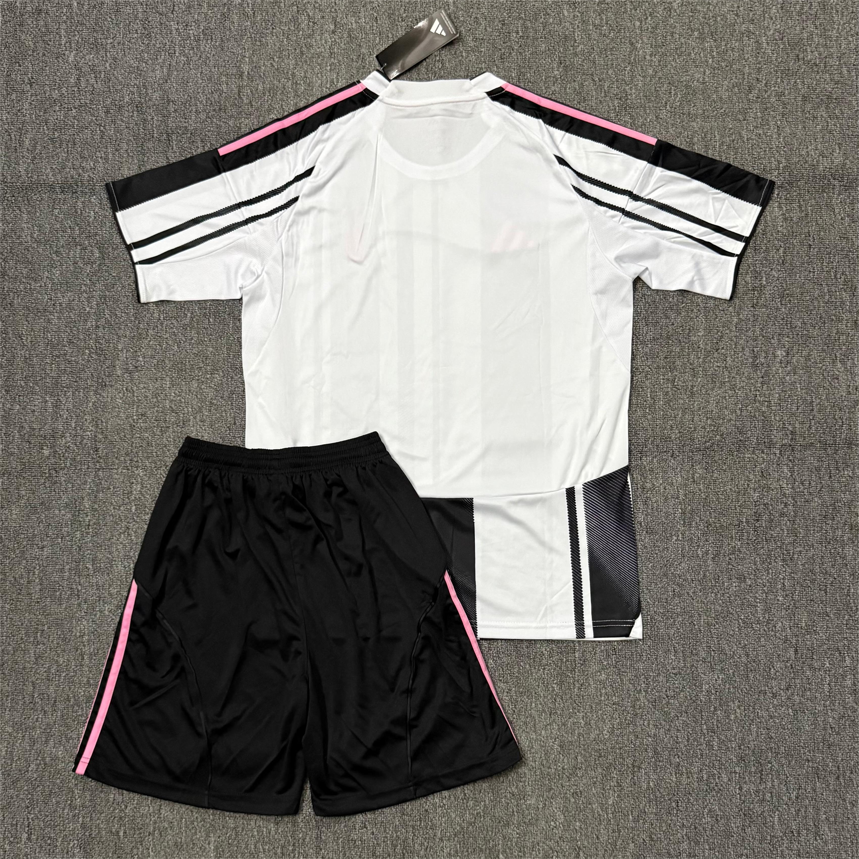 Kids/ Adult Juventus 25/26 Home Set S-XXL
