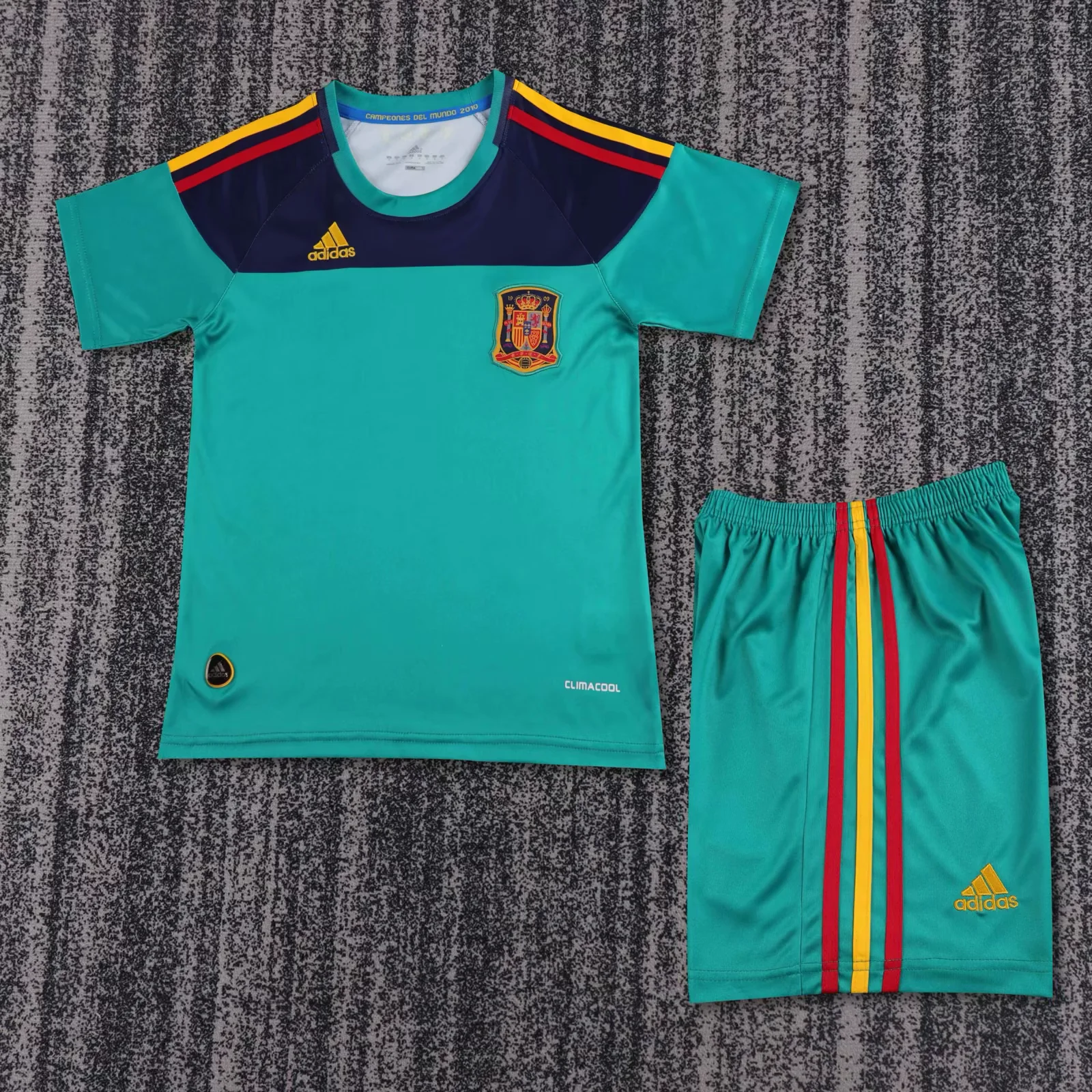 Kids Retro Kit Spain 2010 Goalkeeper