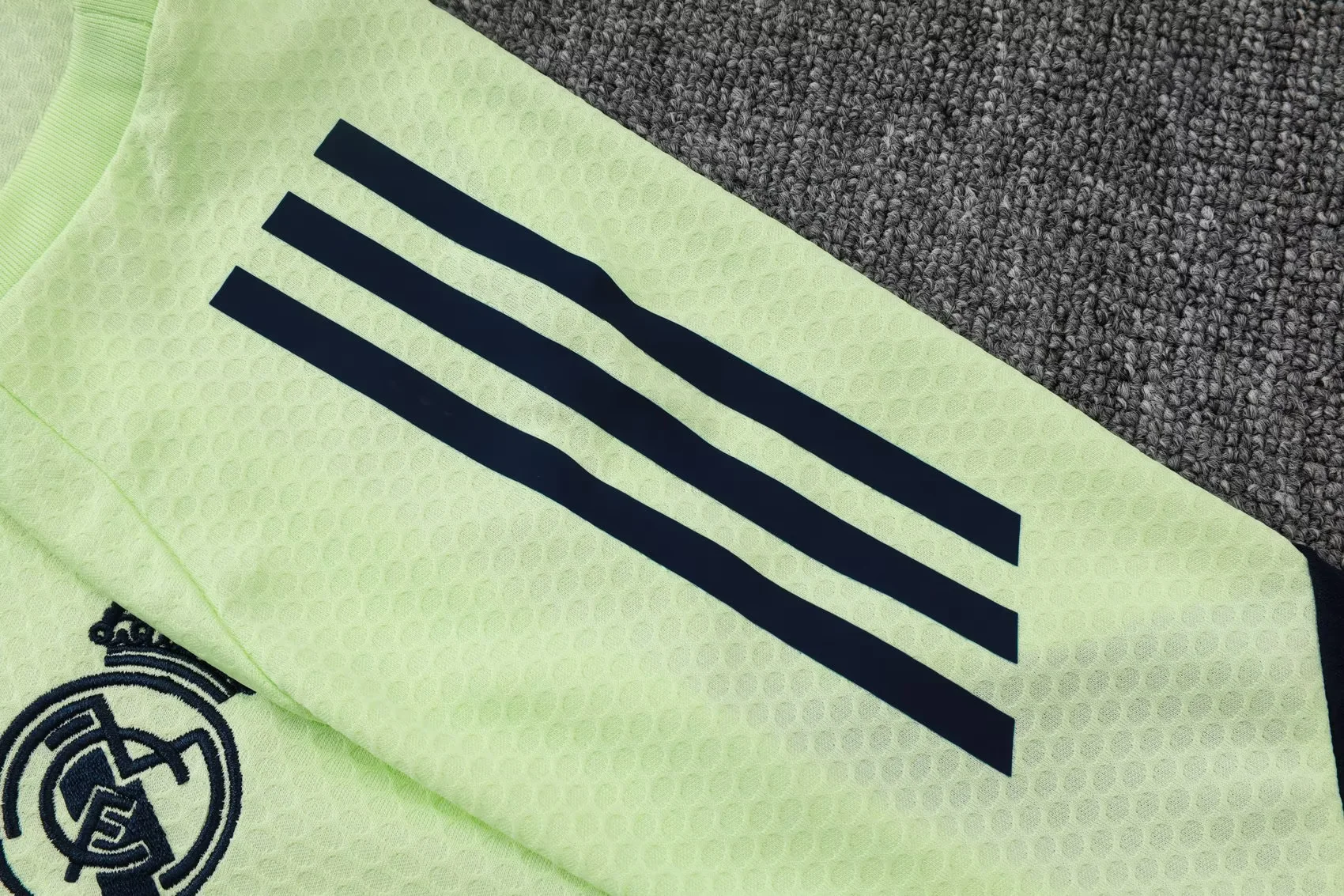 2526 Short Sleeves Training suit  D2561