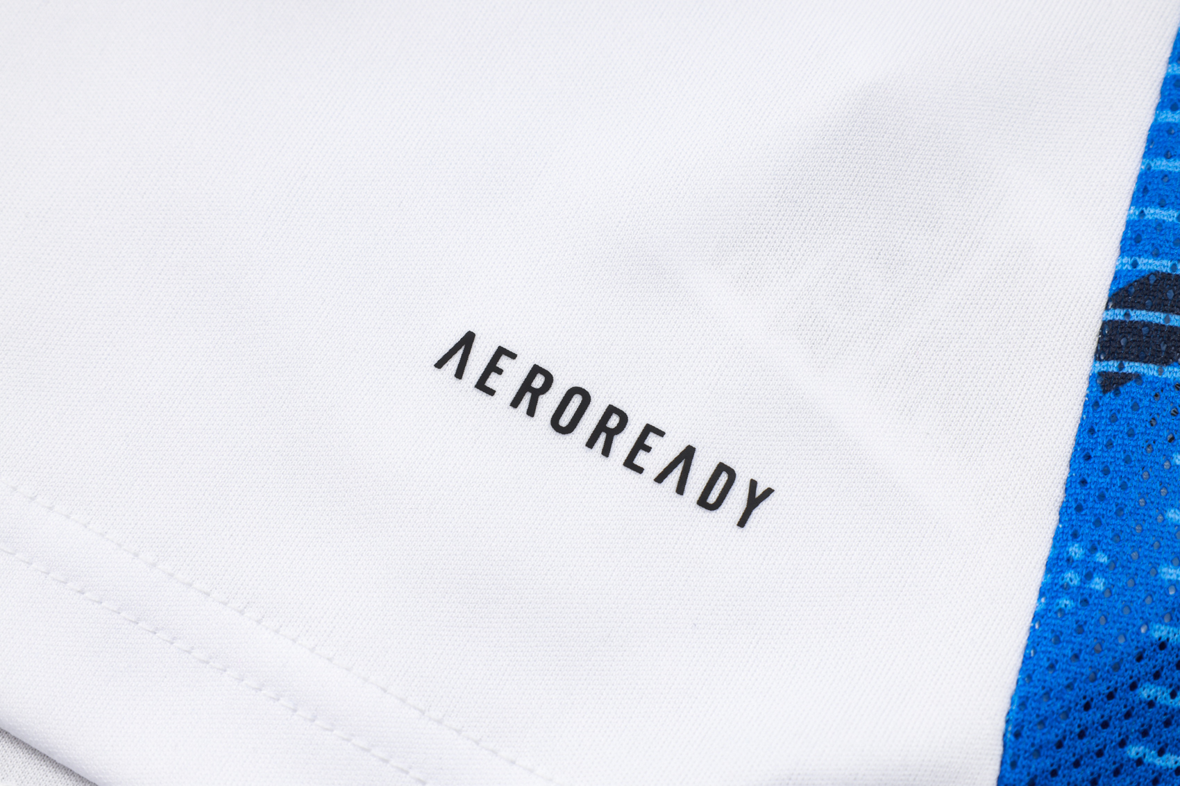 Italy 2425 short sleeve white (with cropped trousers) Traing Suit