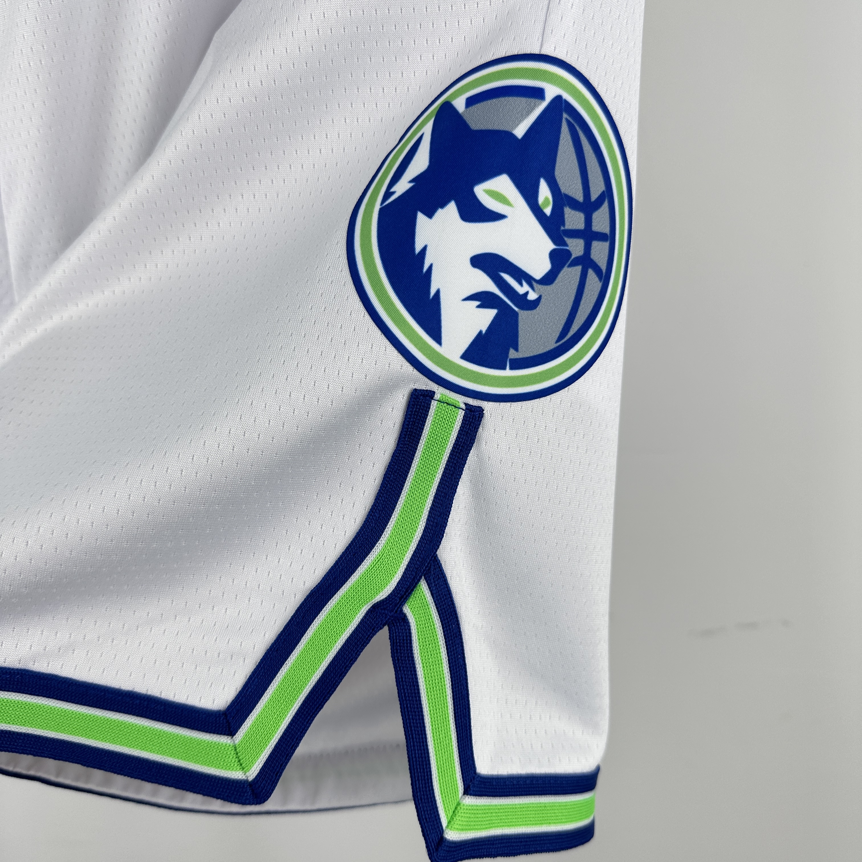 24 SEASON MINNESOTA TIMBERWOLVES WHITE SHORTS