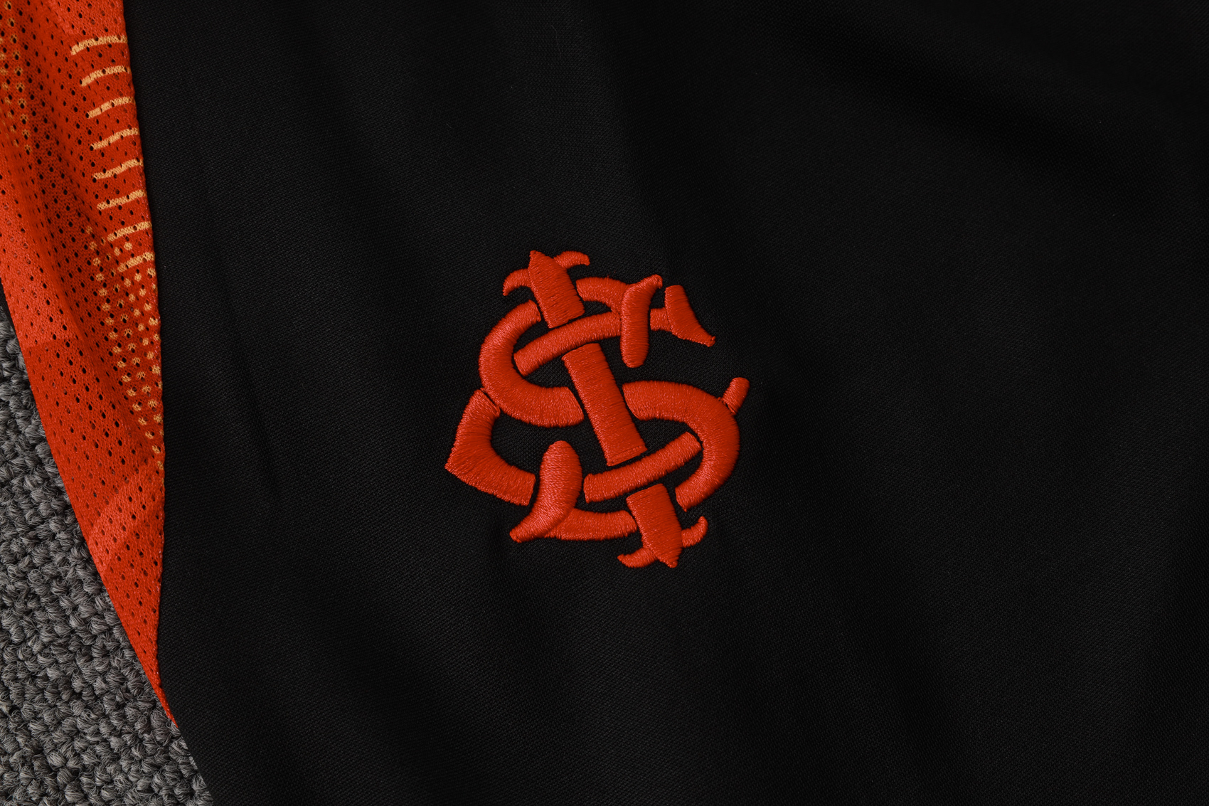 SC Internacional half zipper training suit B995