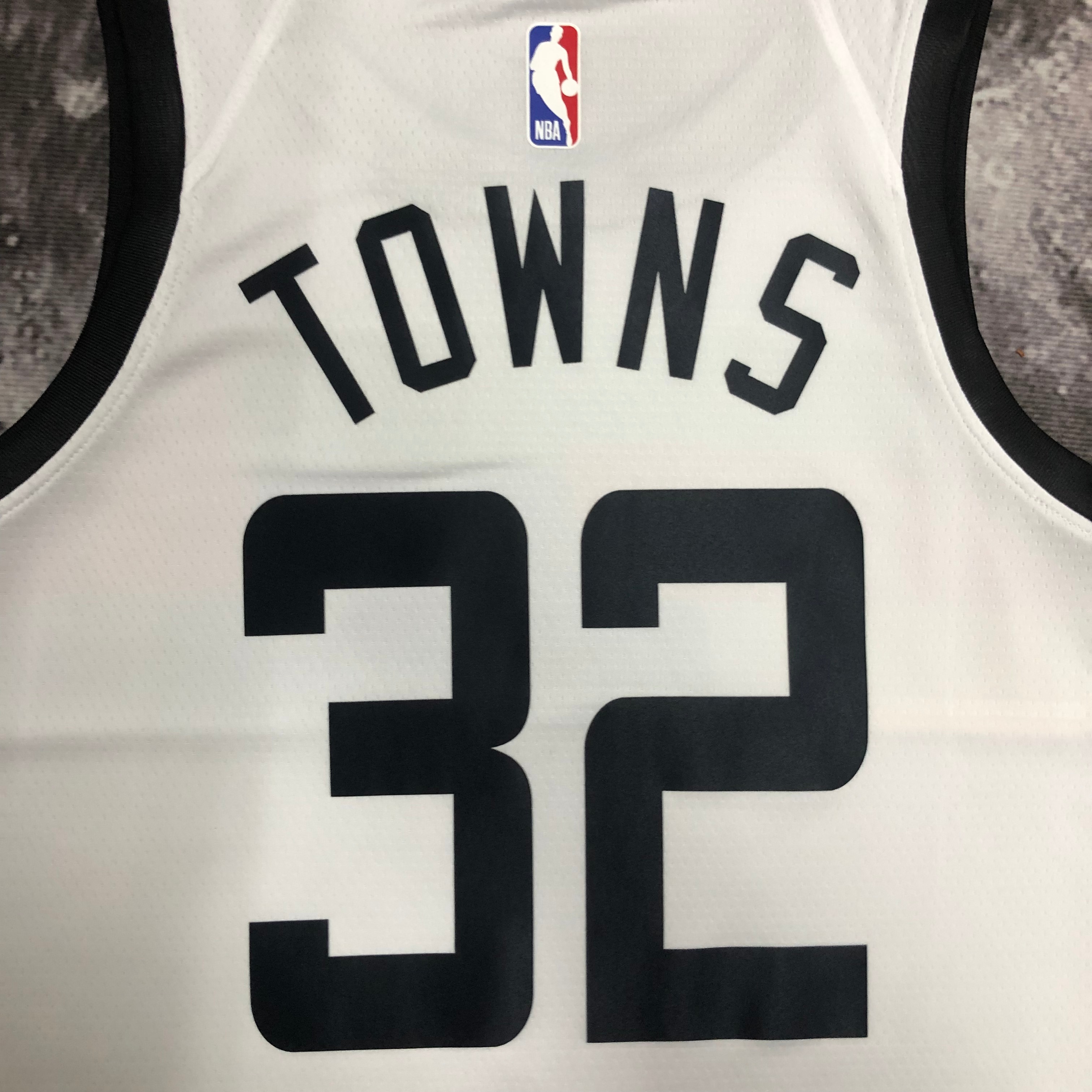 23 SEASON MINNESOTA TIMBERWOLVES CITY VERSION  NO.32 TOWNS