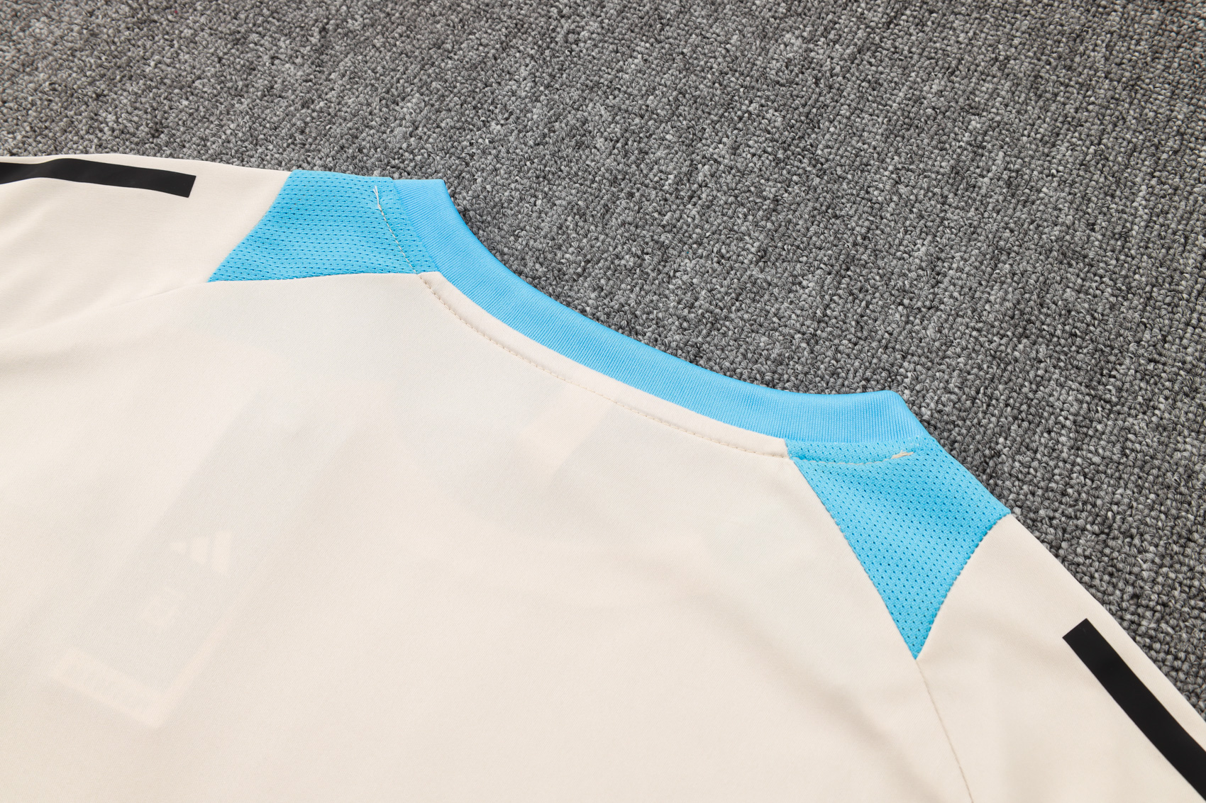 Argentina 2425 short-sleeved Argentine beige (with cropped trousers)