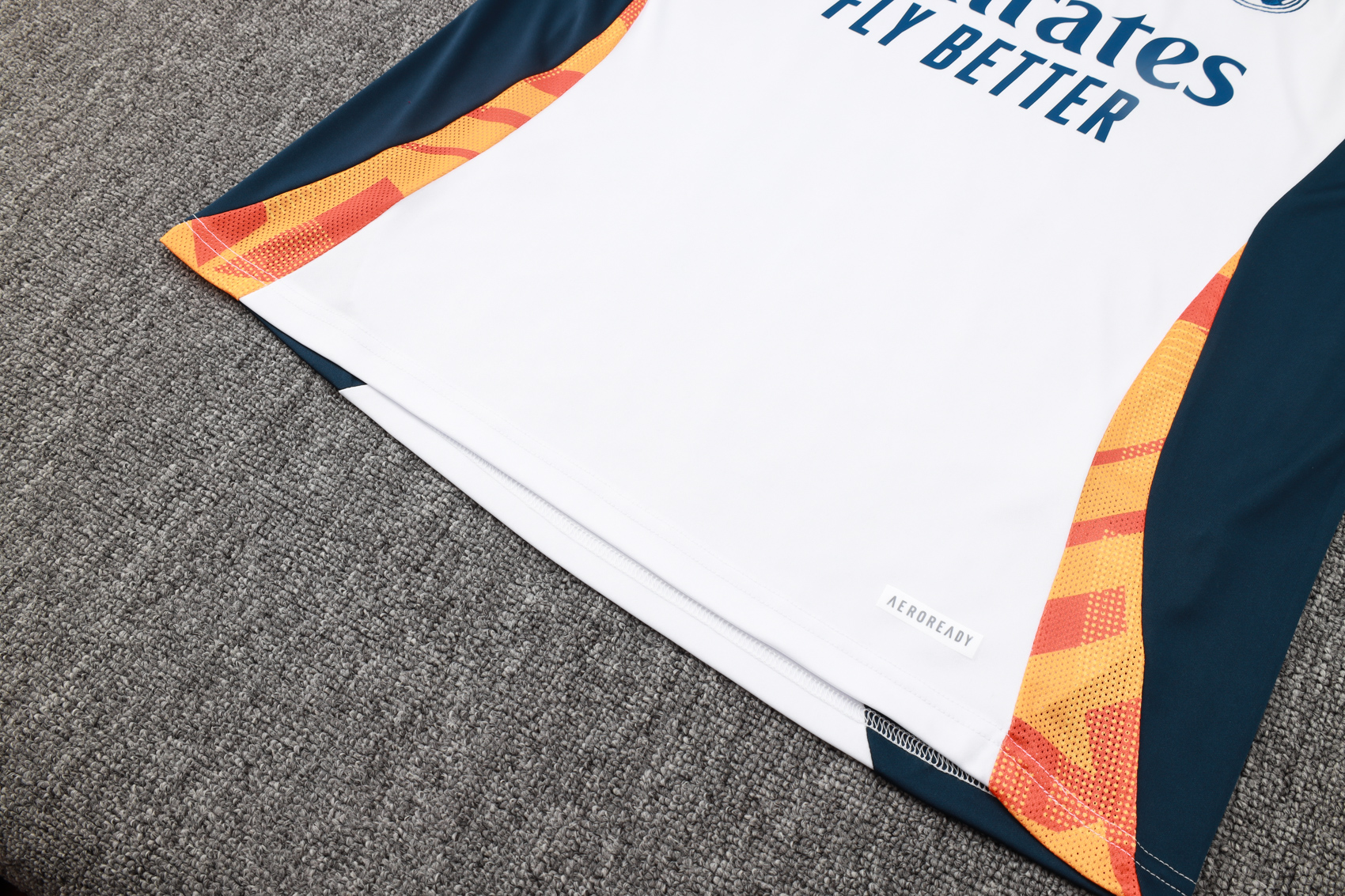 Real Mαdrid 2425 short sleeve white training shirt (with cropped trousers)