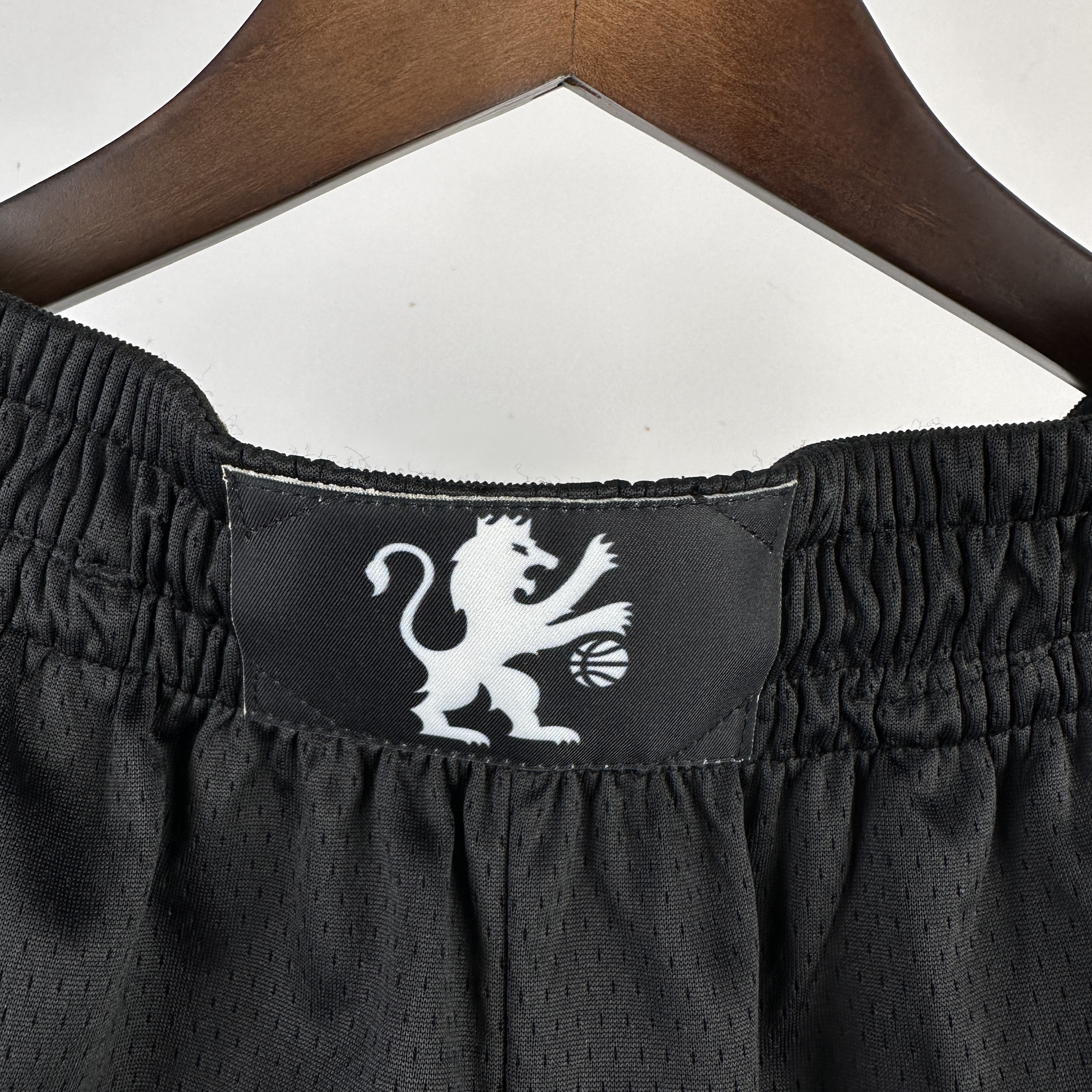 24 SEASON SACRAMENTO KINGS Away shorts