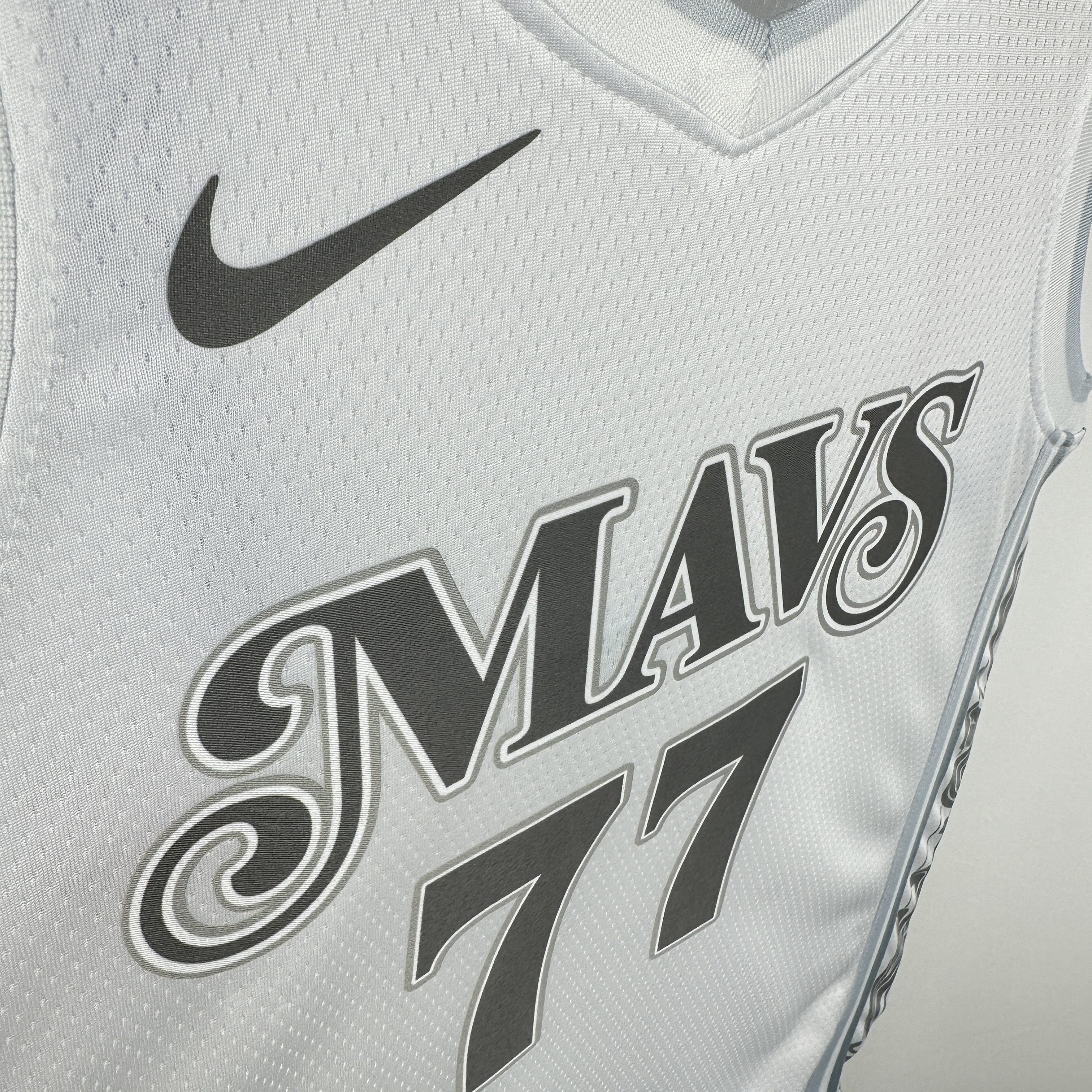 25 Season Dallas Mavericks City Edition  #77