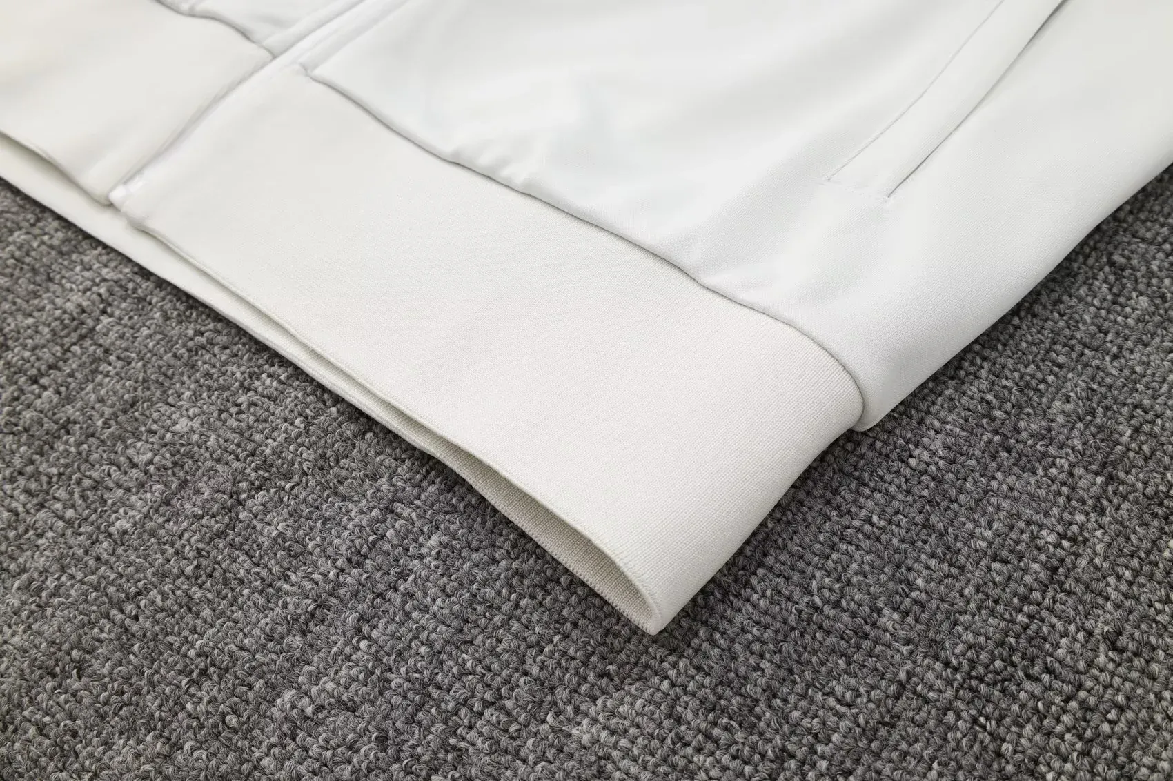 LVP 2526 full zipper Training Suit  grayish white