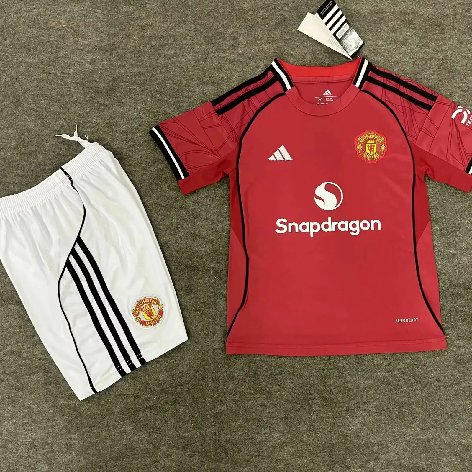 Kids Man United 25/26 Home Kit 16-28