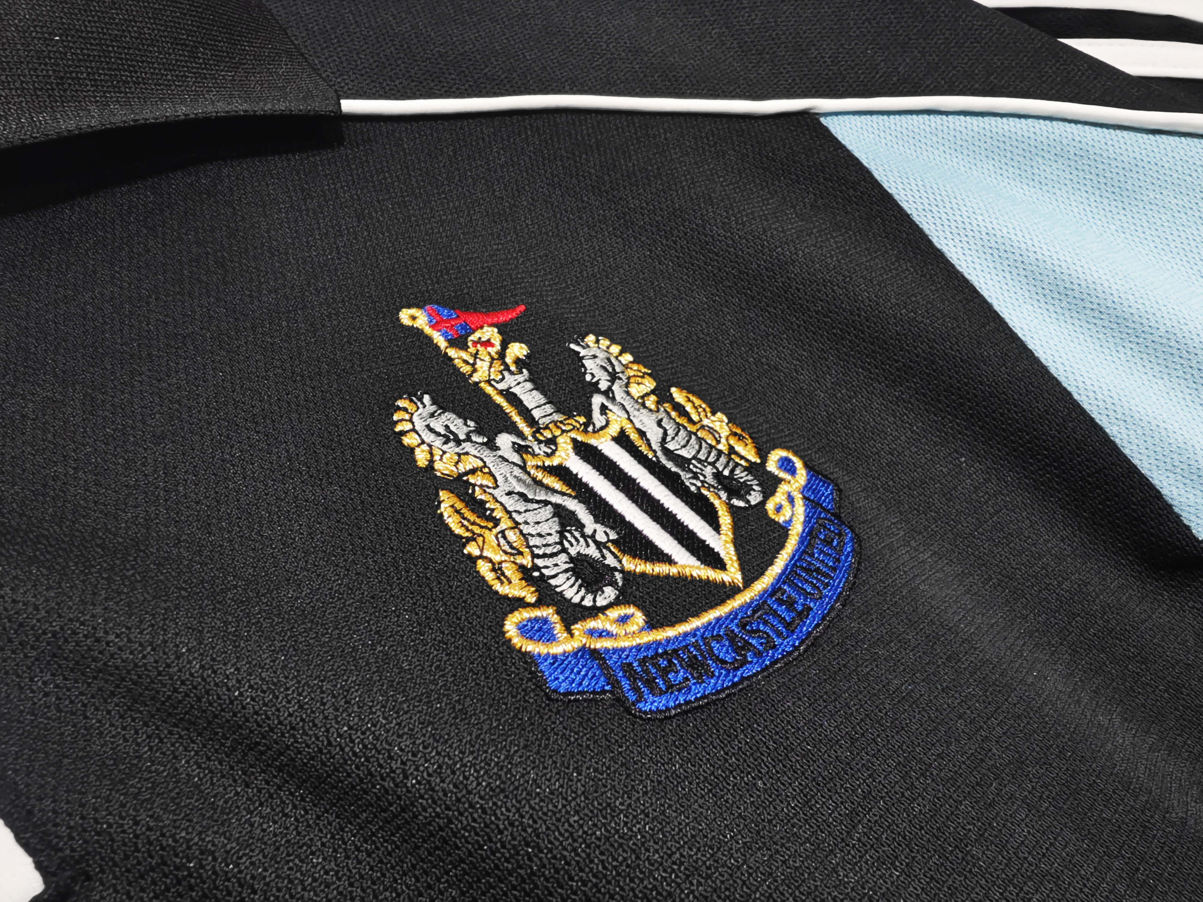 Retro Newcastle 2000/01 Away