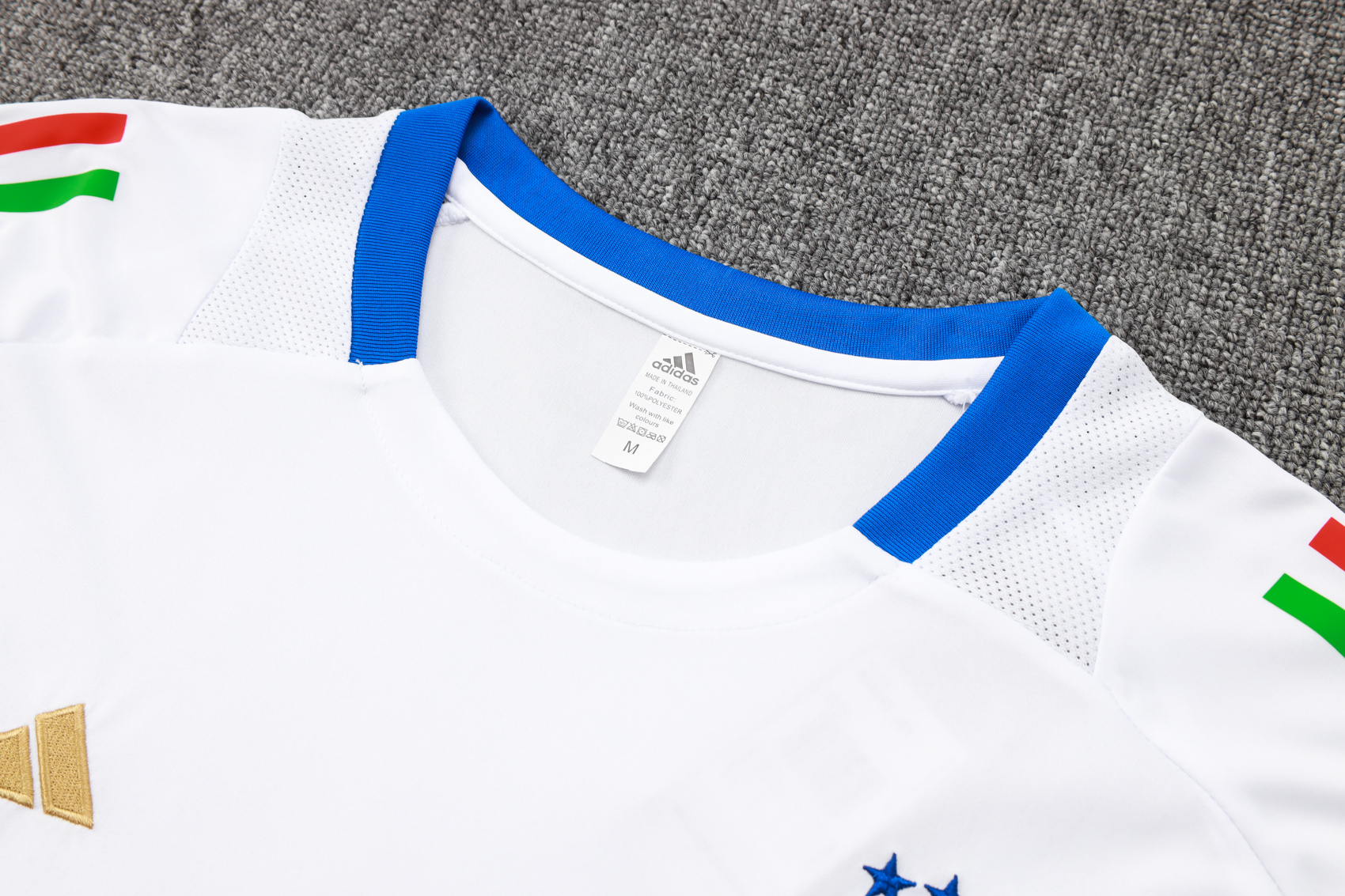 Italy 2425 short sleeve white (with cropped trousers) Traing Suit