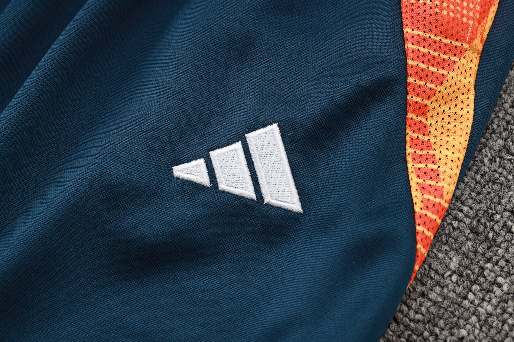 Real Mαdrid 2425 short sleeve white training shirt (with cropped trousers)