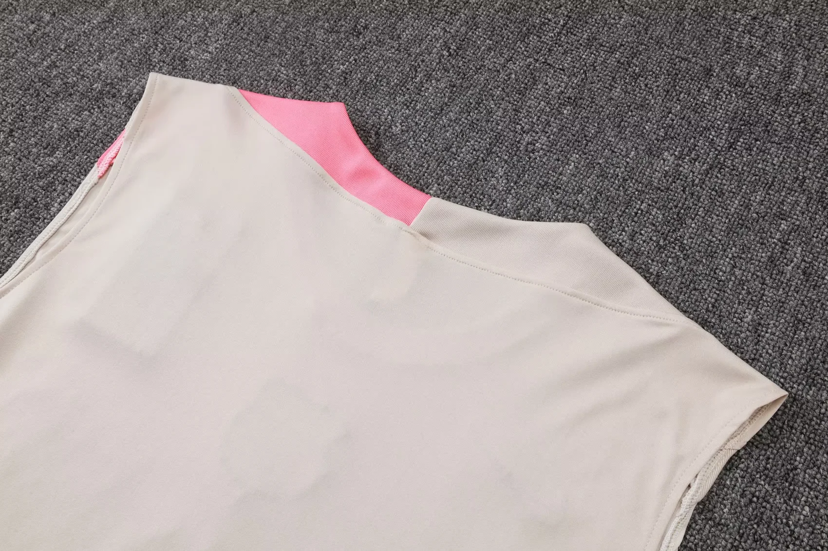 2526 Barcelona Sleevesless Training Suit D2554